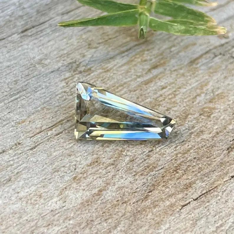 Natural Yellow Blue White Sapphire gems-756e