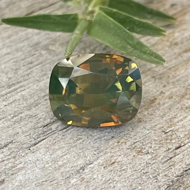 Natural Yellow Green Sapphire gems-756e