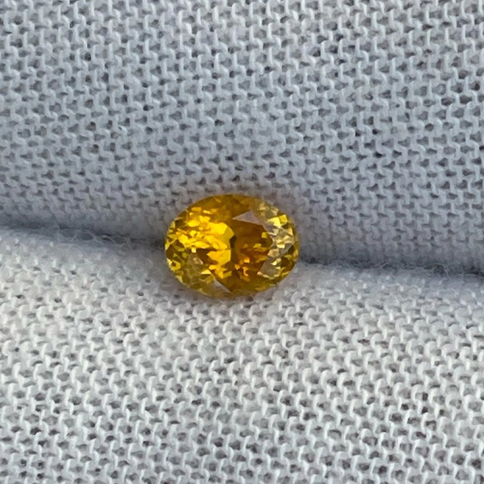 Natural Yellow Sapphire gems-756e