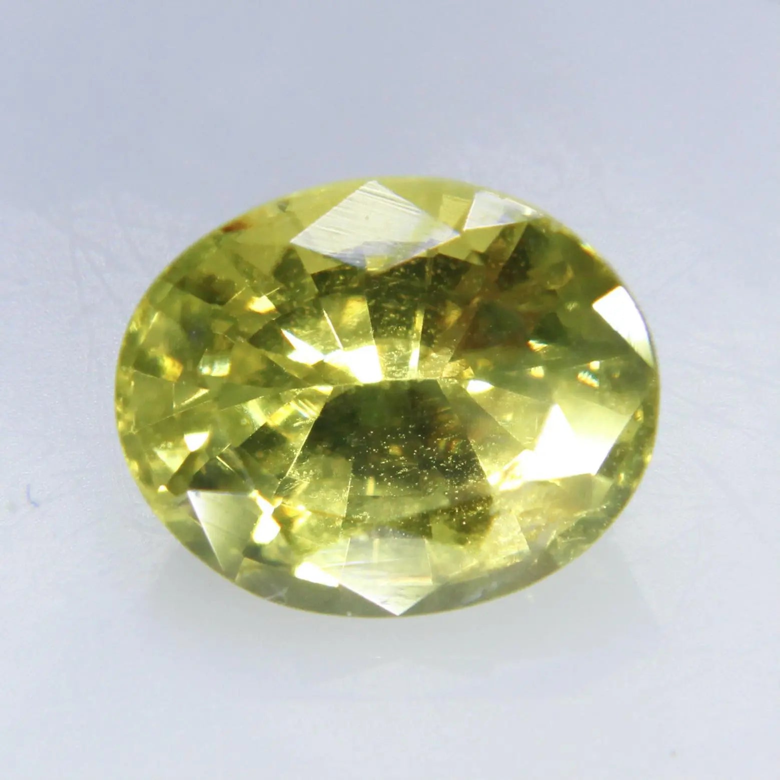 Natural Yellowish Green Sapphire gems-756e