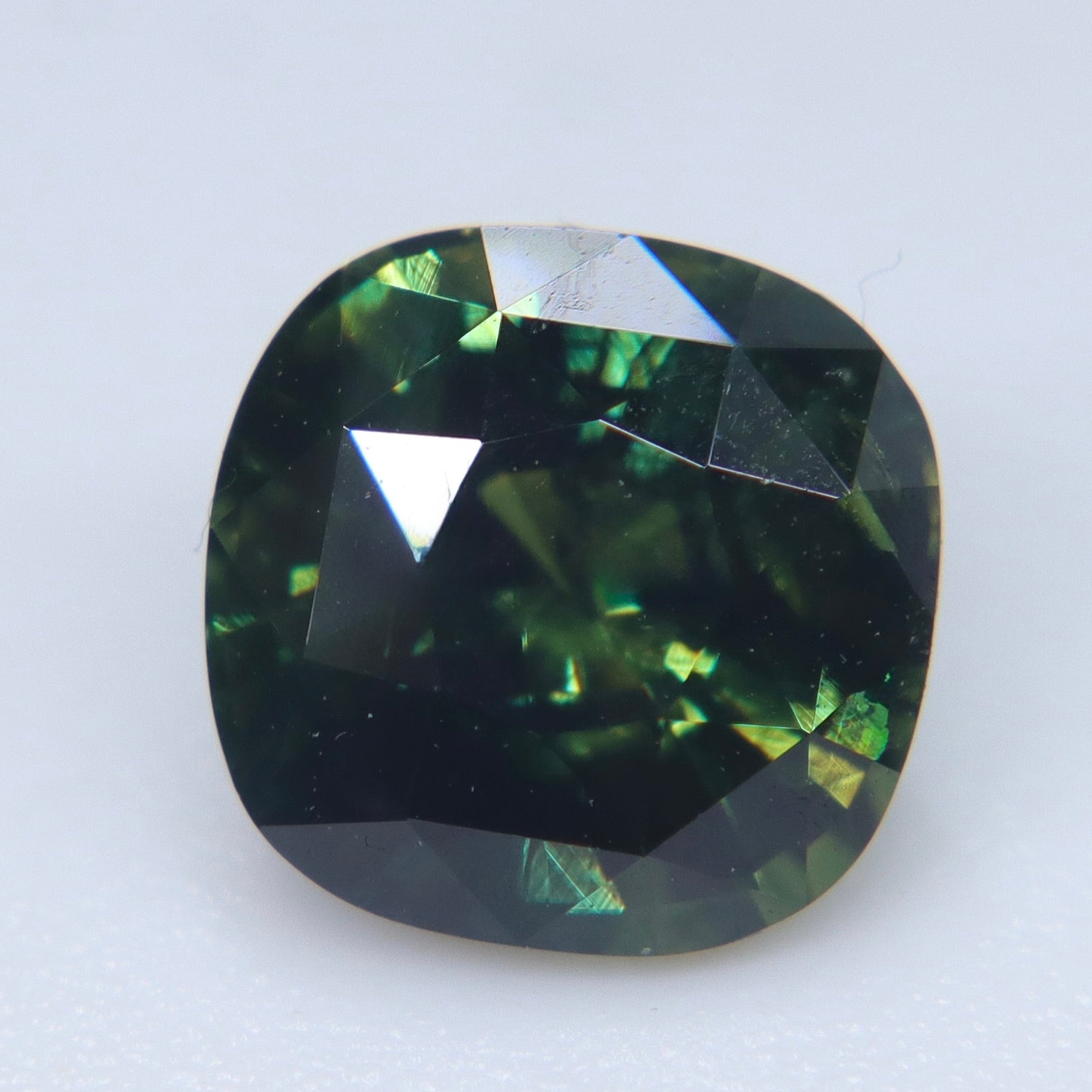 Side profile of 1.58ct natural Australian sapphire showing 4.34 mm depth