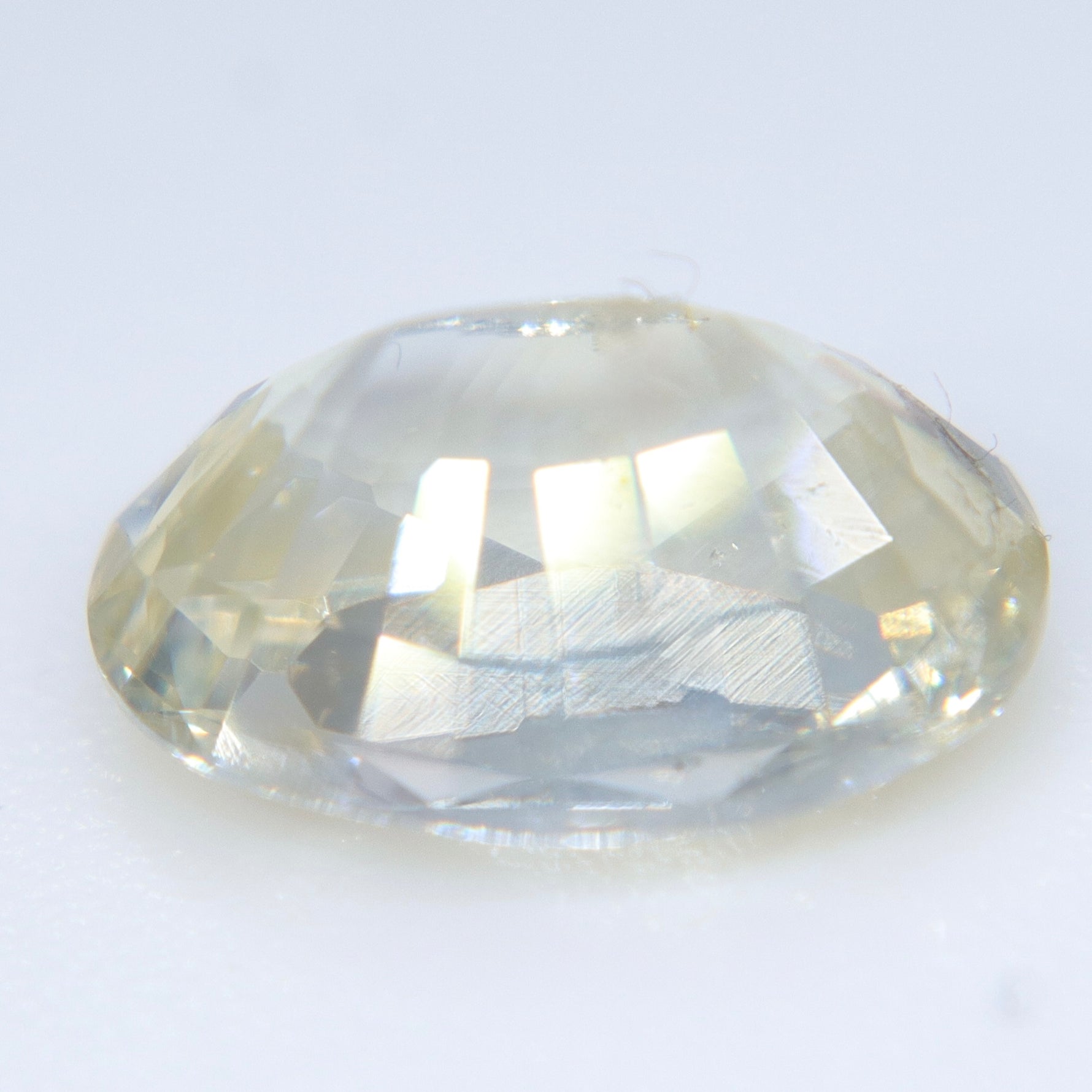 Side profile of natural oval sapphire showing its 5.04 mm depth