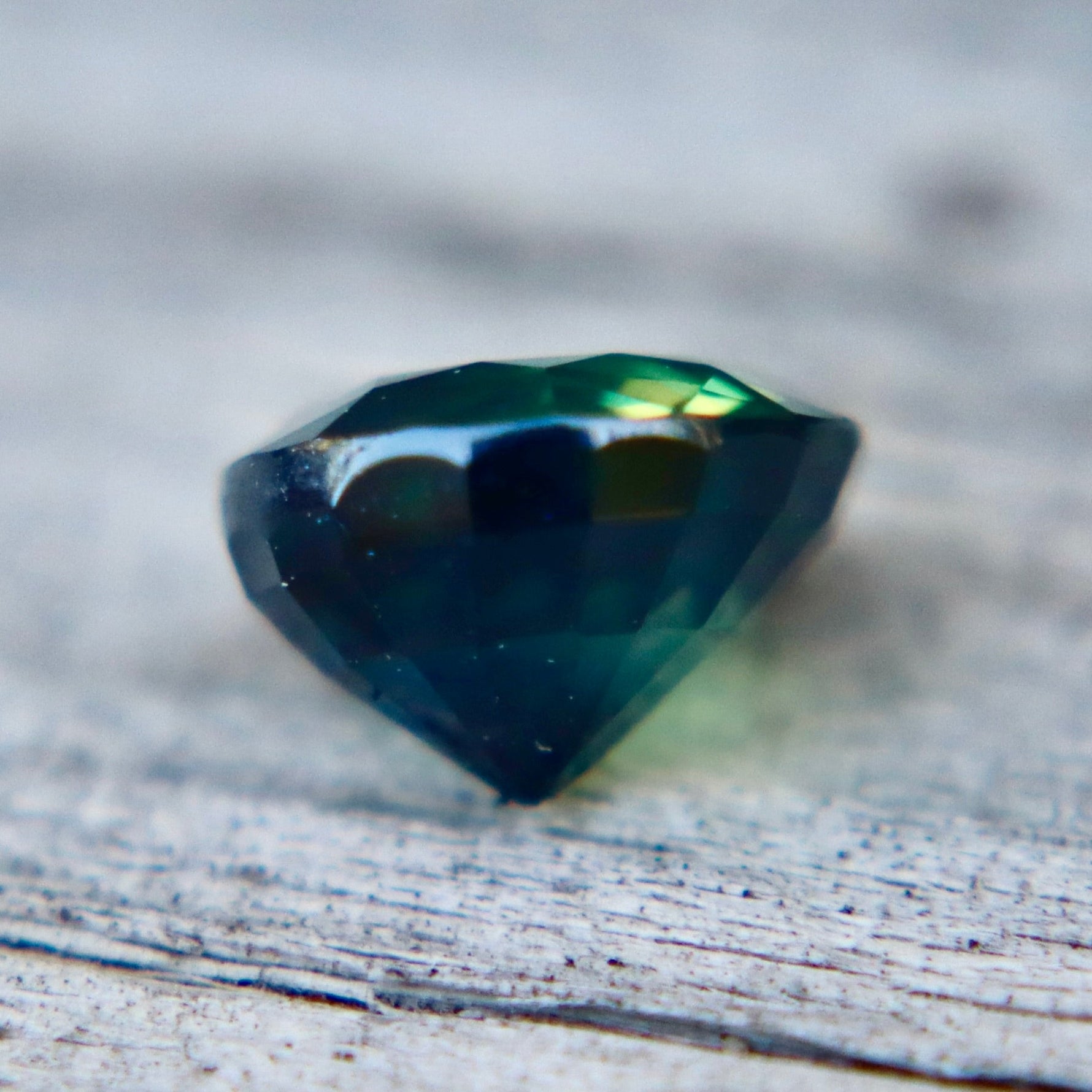 Australian Natural Green Sapphire – 1.61 Carat Round Cut - Sapphirepal