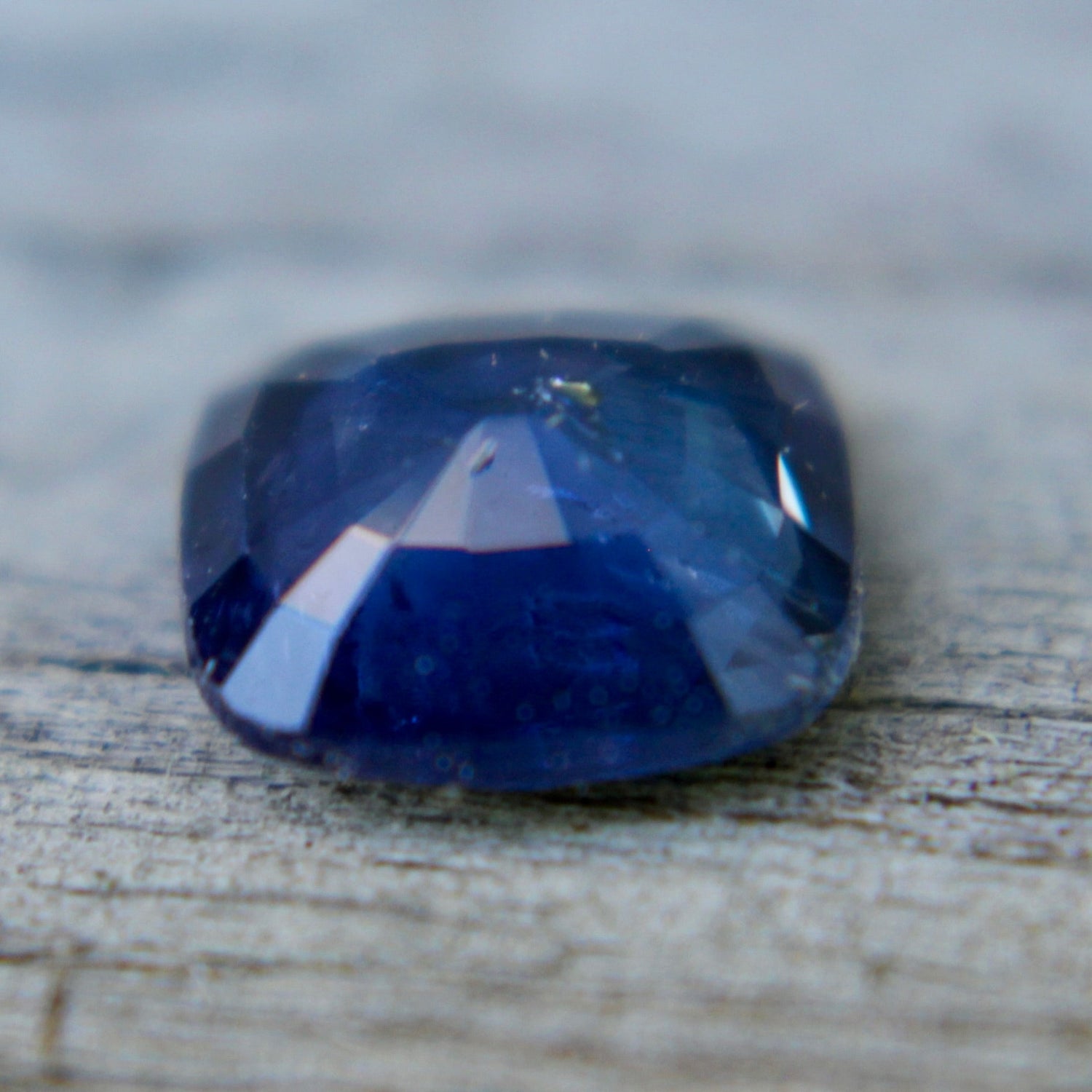 Blue Ceylon sapphire with broad oval cut from Sri Lanka