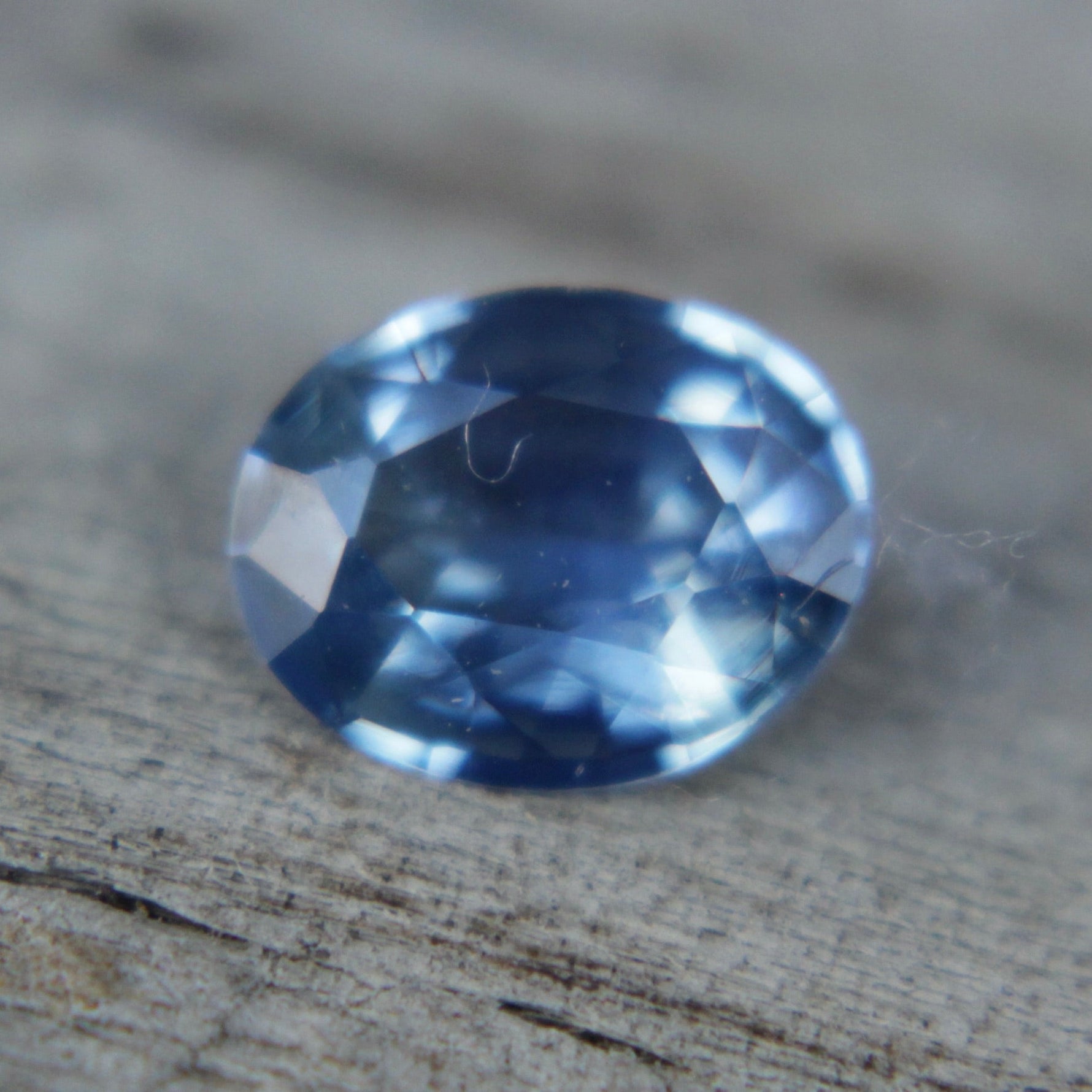 Blue sapphire 0.59 ct for engagement ring or pendant design