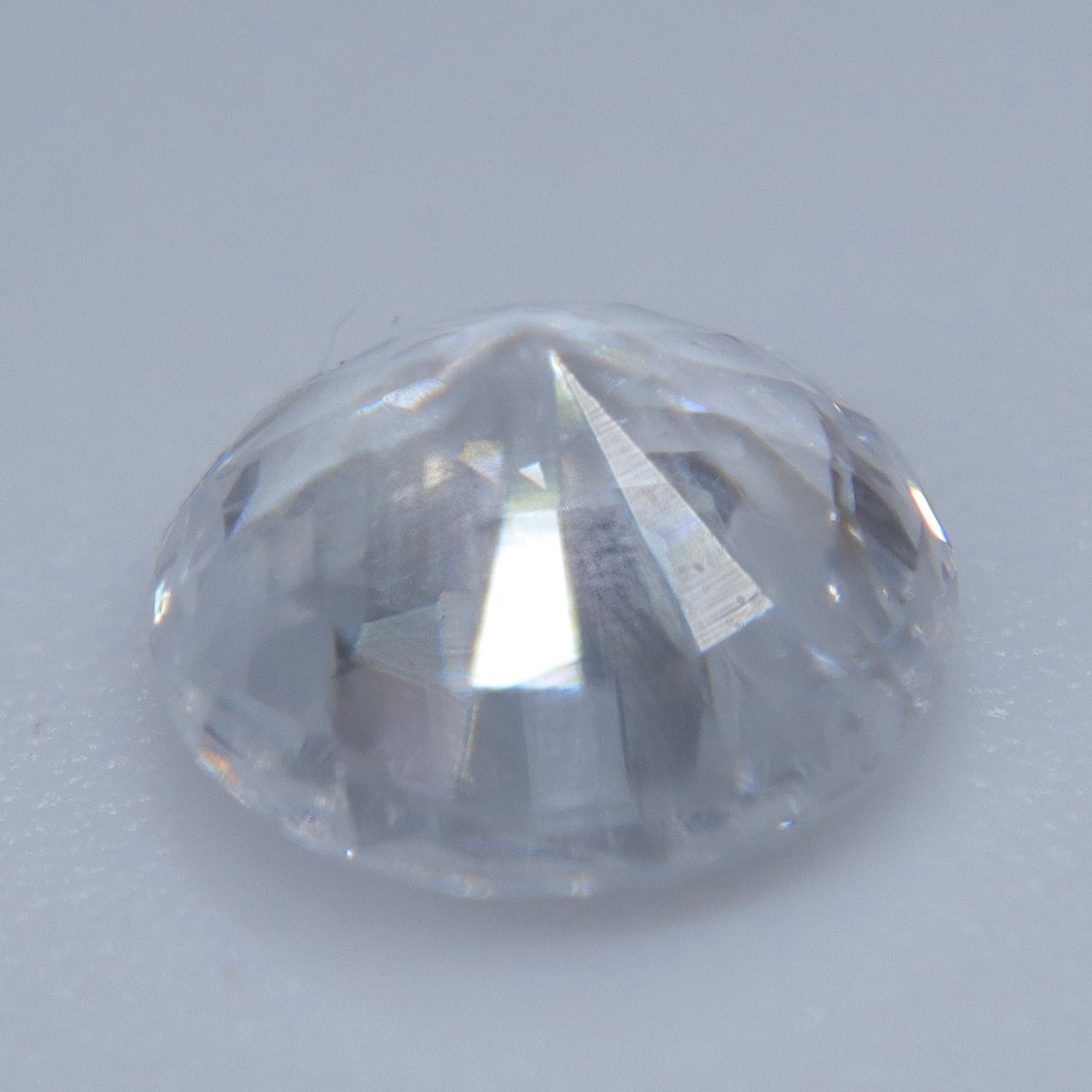 Eye-clean 1.38 carat round white sapphire from Ceylon, Sri Lanka