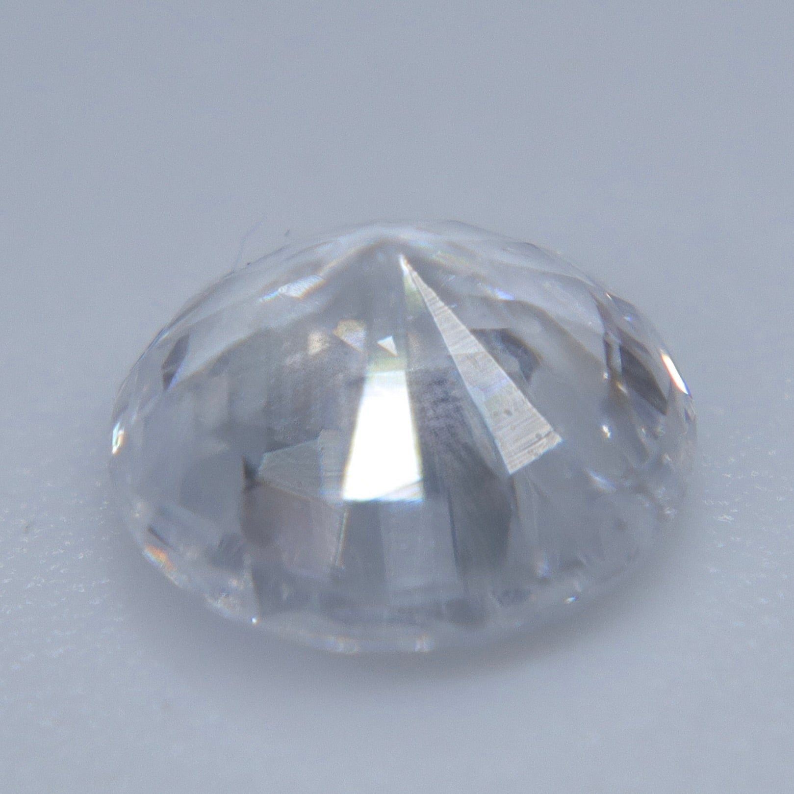 Eye-clean 1.38 carat round white sapphire from Ceylon, Sri Lanka