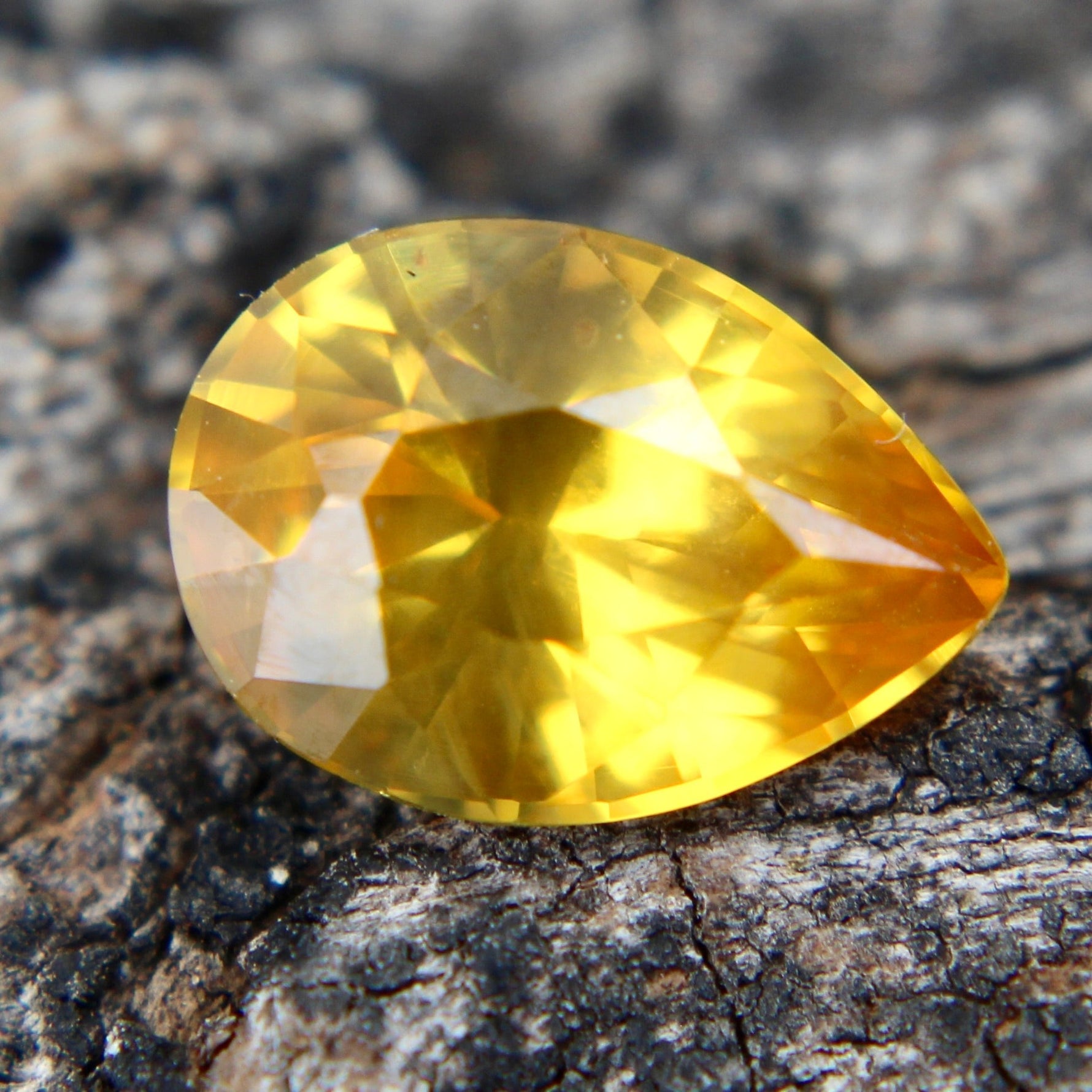 Ceylon yellow sapphire loose gemstone for a bespoke engagement ring