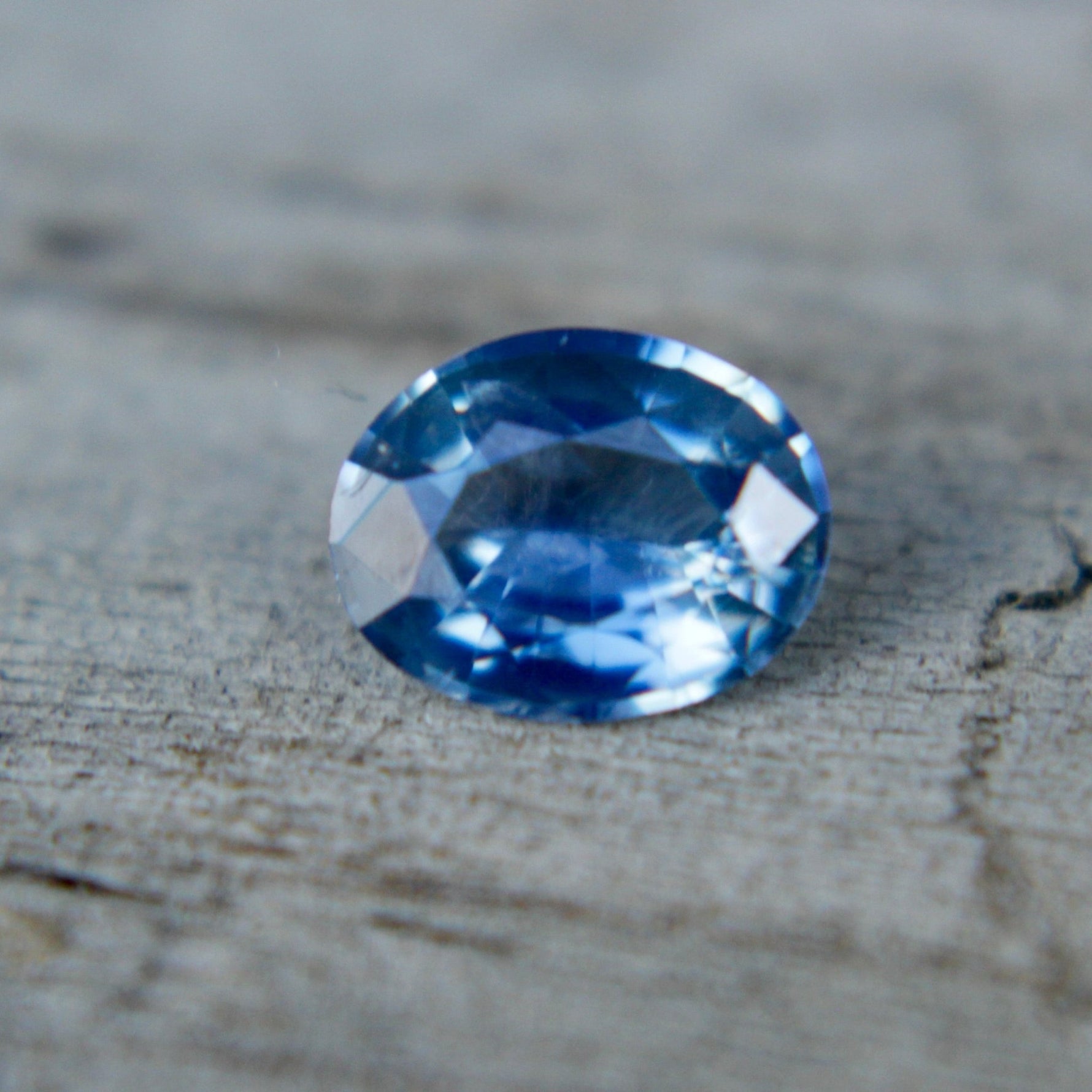 Eye-clean blue sapphire oval cut for fine jewelry