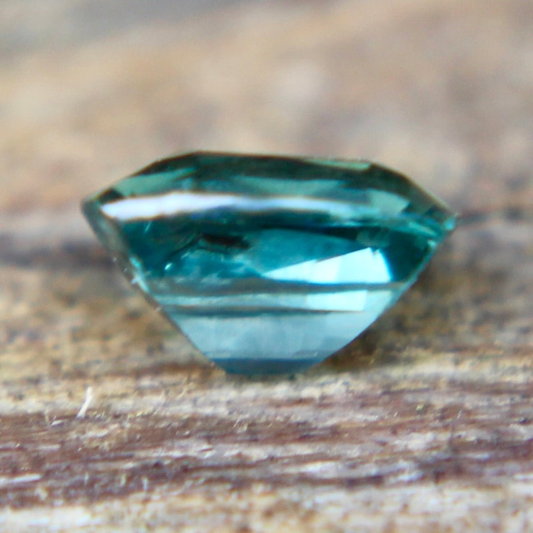Close-up of the table and surrounding facets of a green sapphire