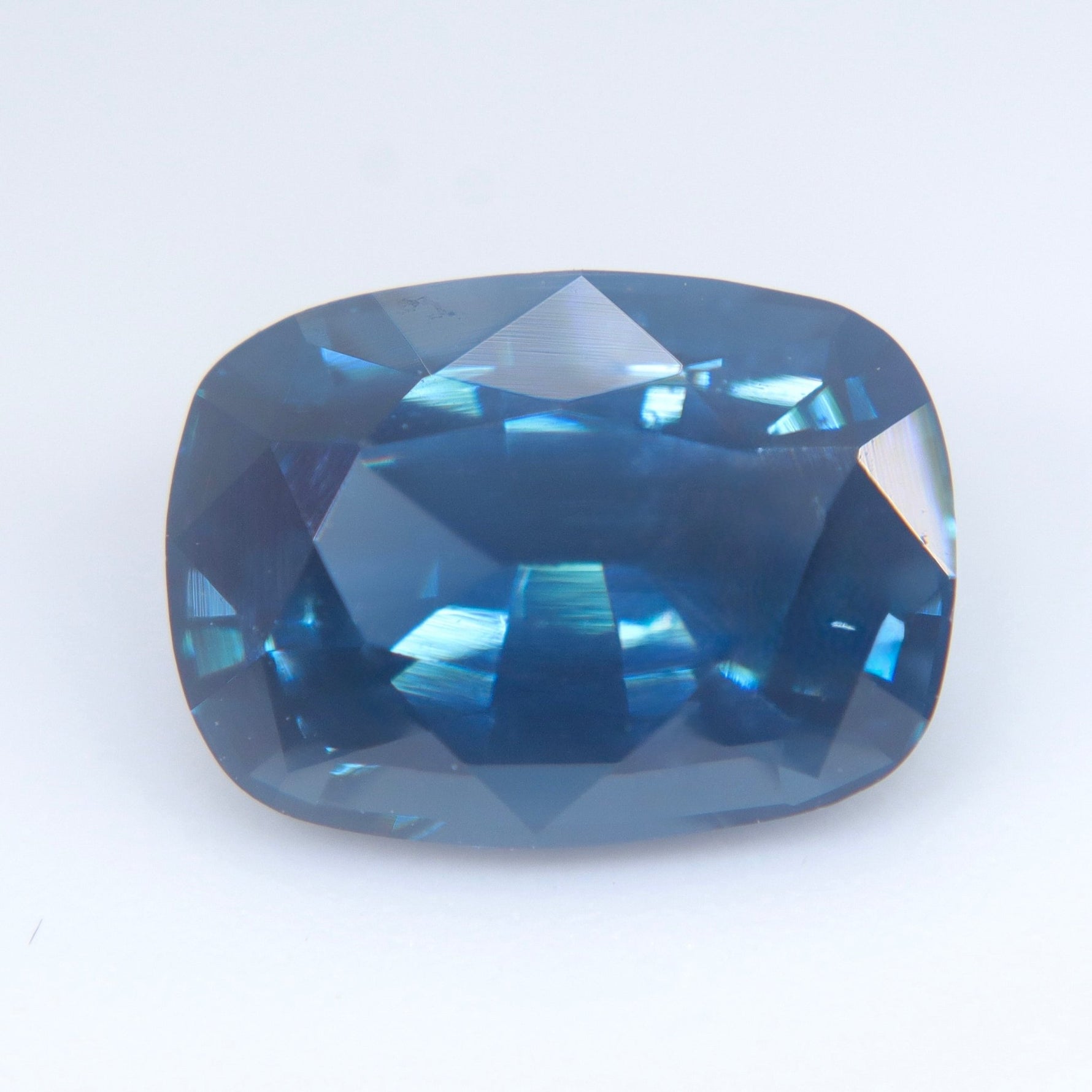 Loose Blue Spinel | Cushion Cut | 1.97 Carat - Sapphirepal