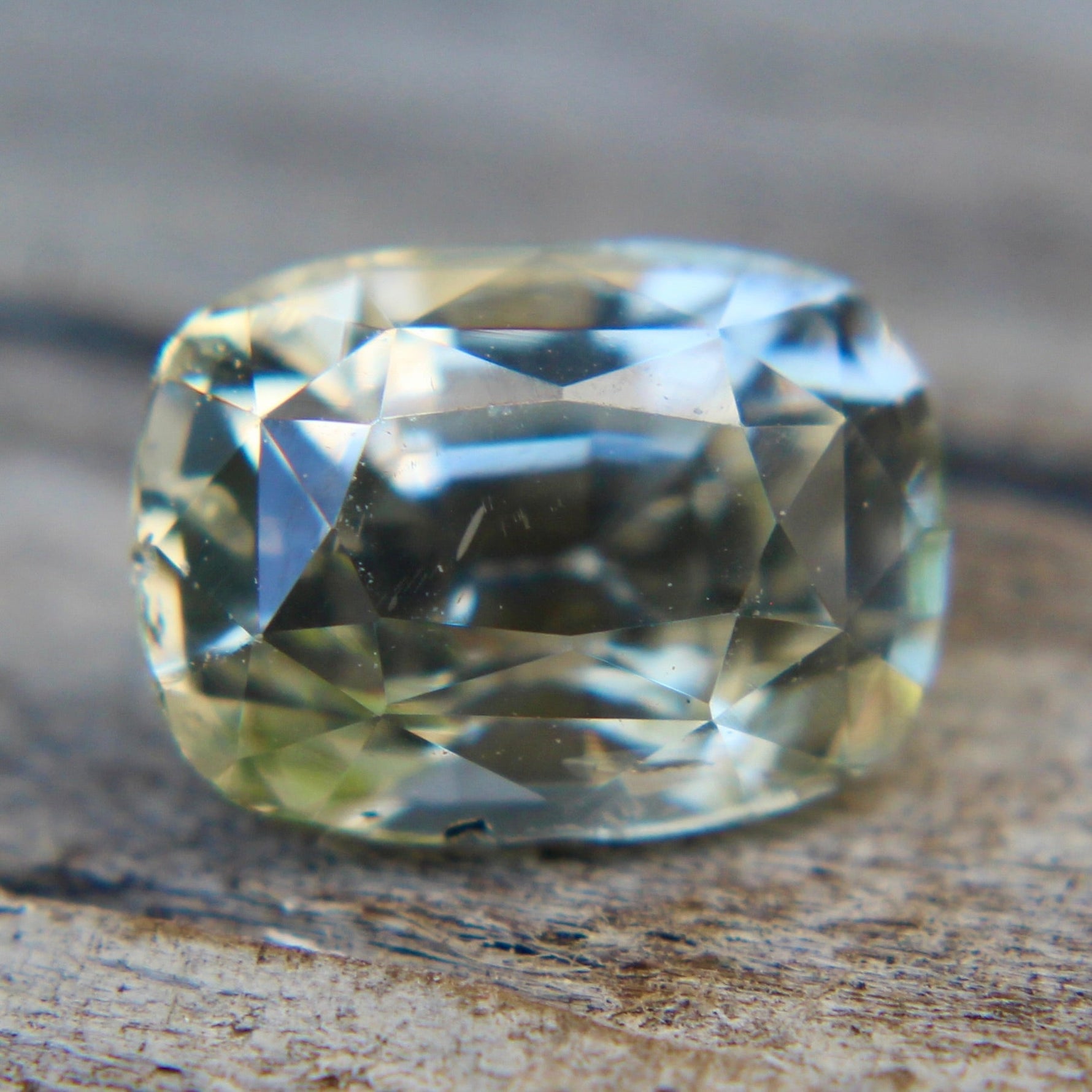 Loose Pale Yellow Sapphire - Sapphirepal