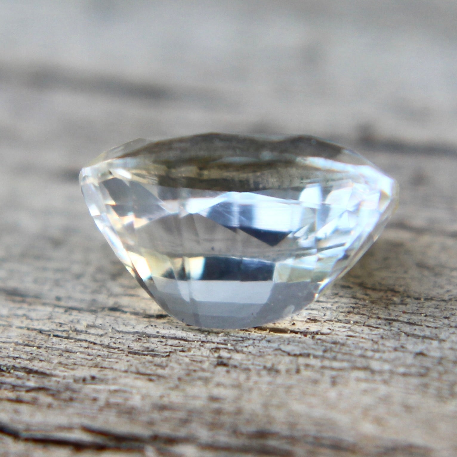 Loose Sapphire with Yellow Hint - Sapphirepal