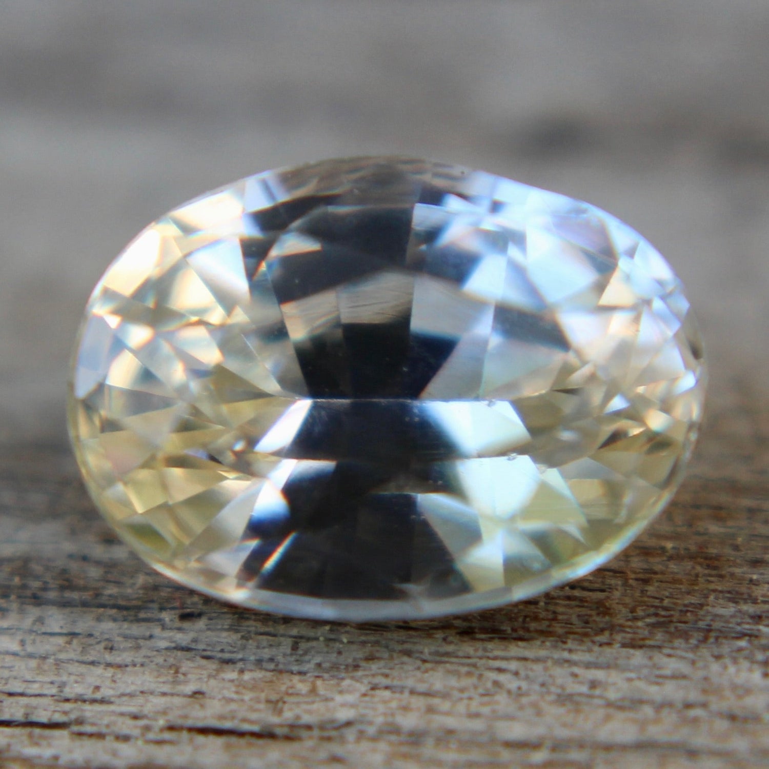 Loose Sapphire with Yellow Hint - Sapphirepal