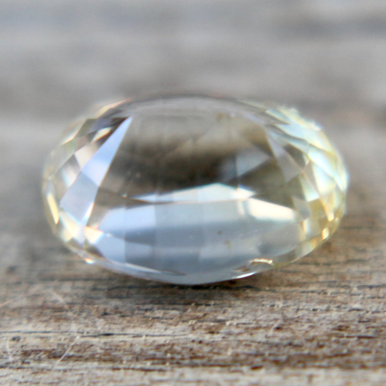 Loose Sapphire with Yellow Hint - Sapphirepal