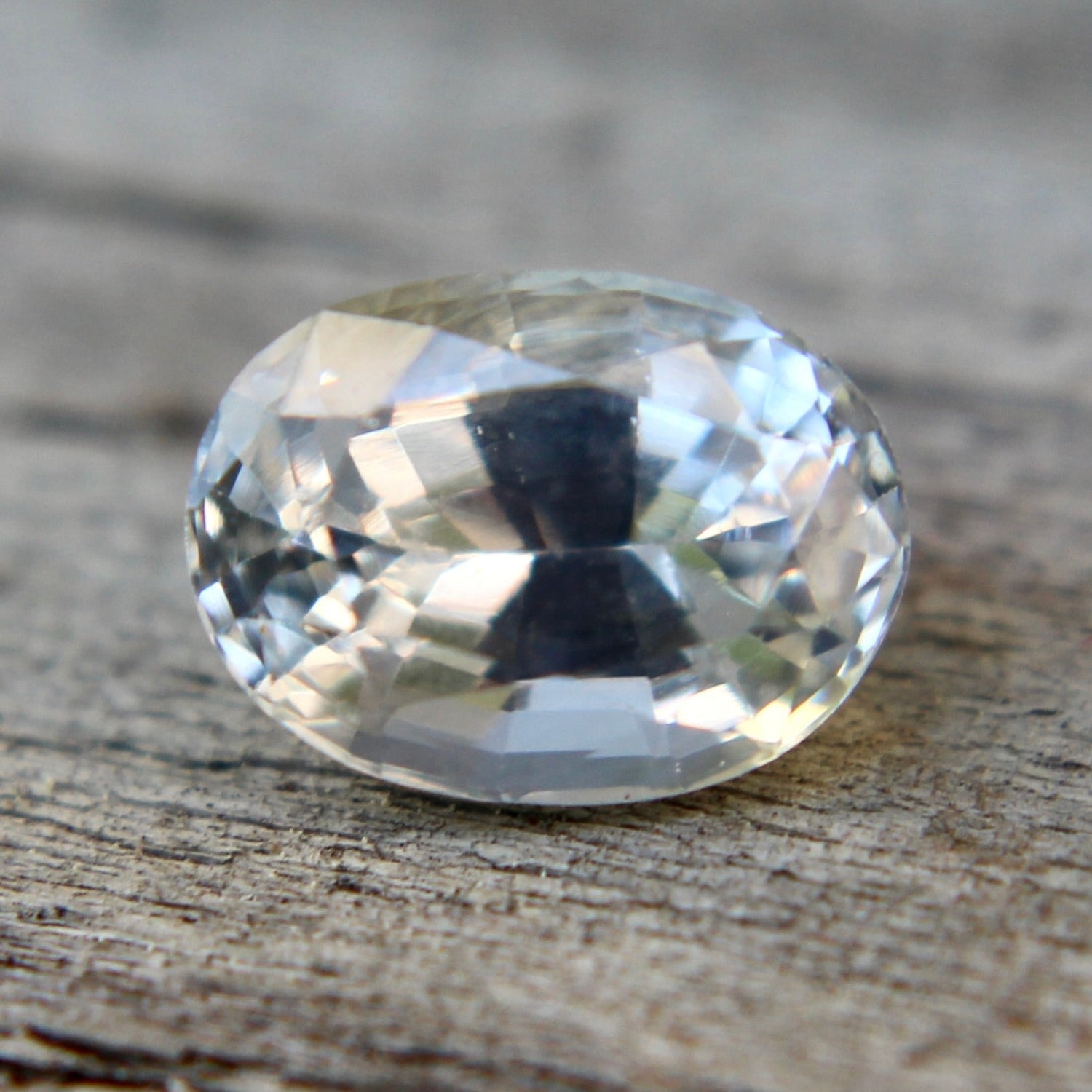 Loose Sapphire with Yellow Hint - Sapphirepal