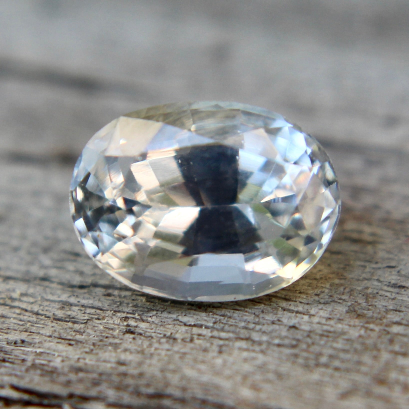 Loose Sapphire with Yellow Hint - Sapphirepal