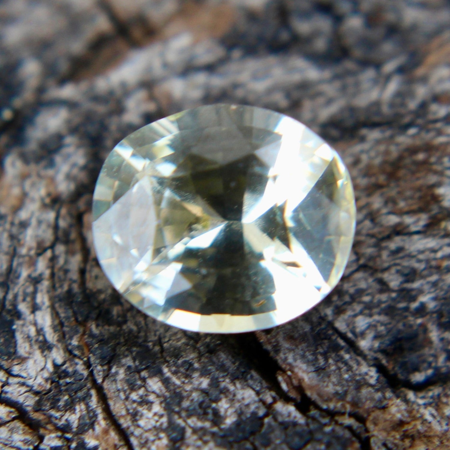 Natural Yellow Sapphire 1.00ct cushion cut from Ceylon — VS clarity, unheated