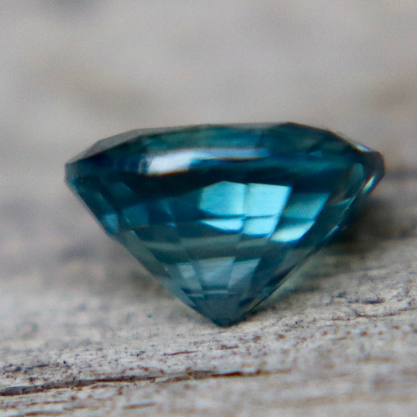 Natural Australian Green Sapphire 0.92ct Cushion VS | Unheated - Sapphirepal