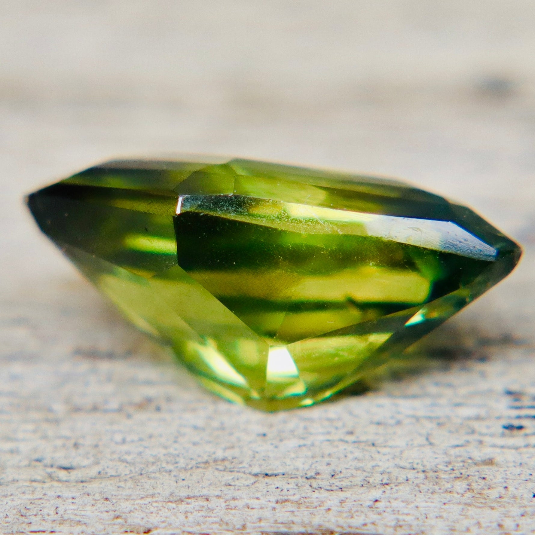 Natural Australian Parti Sapphire | Freeform Cut | 2.71 Carat - Sapphirepal