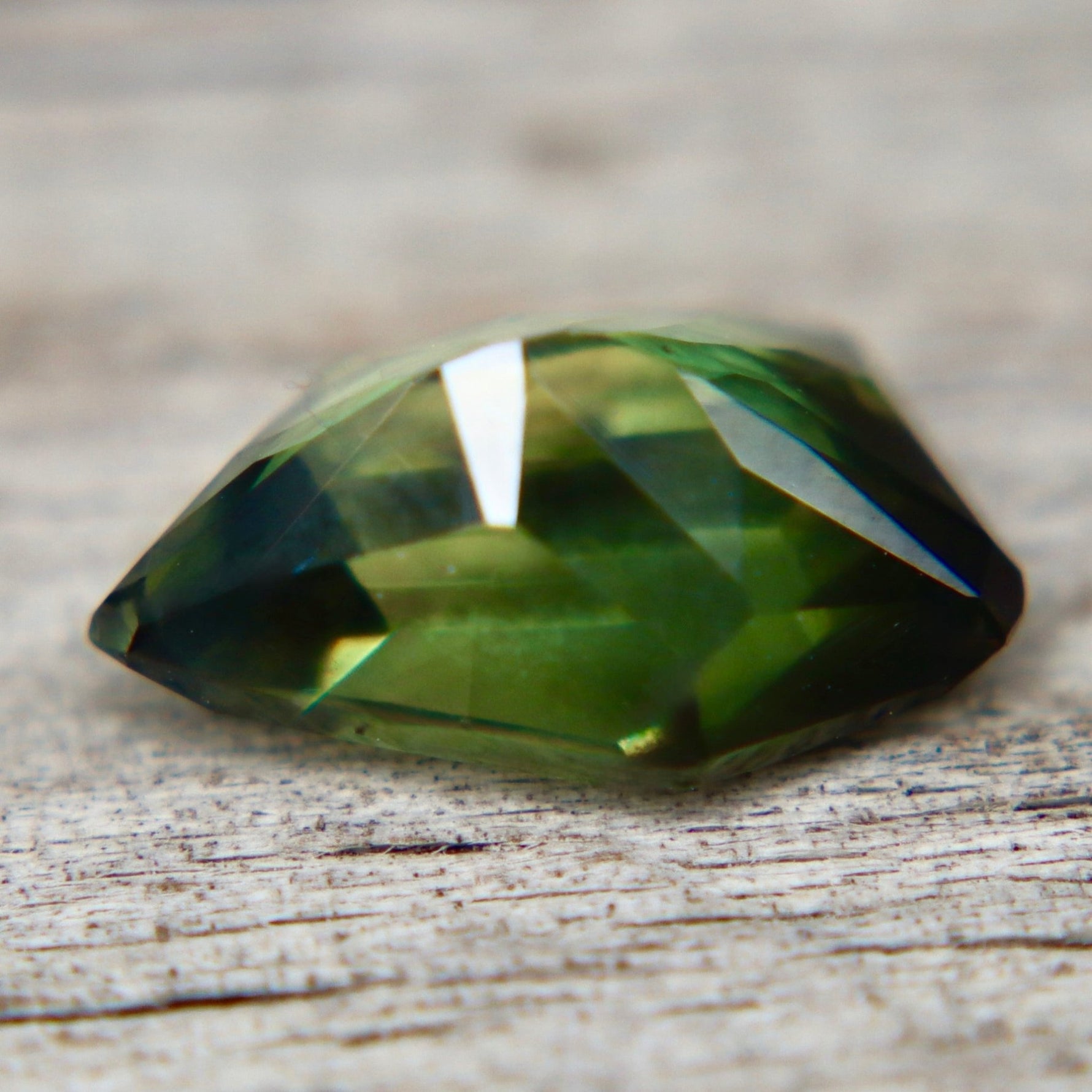 Natural Australian Parti Sapphire | Freeform Cut | 2.71 Carat - Sapphirepal