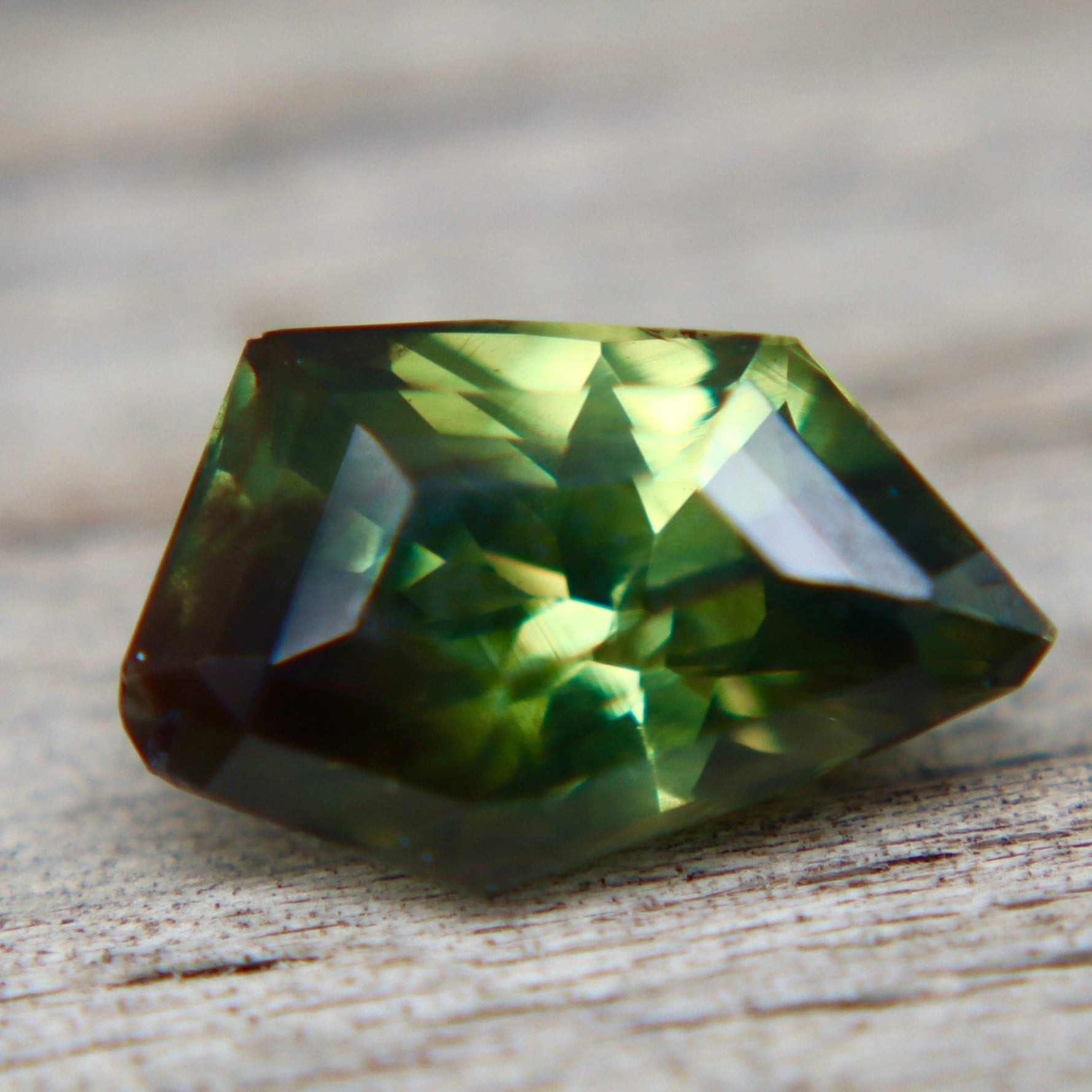 Natural Australian Parti Sapphire | Freeform Cut | 2.71 Carat - Sapphirepal
