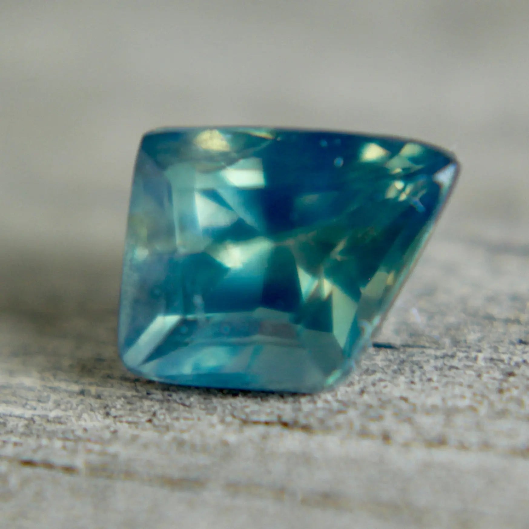 Natural Blue Green Sapphire - Sapphirepal