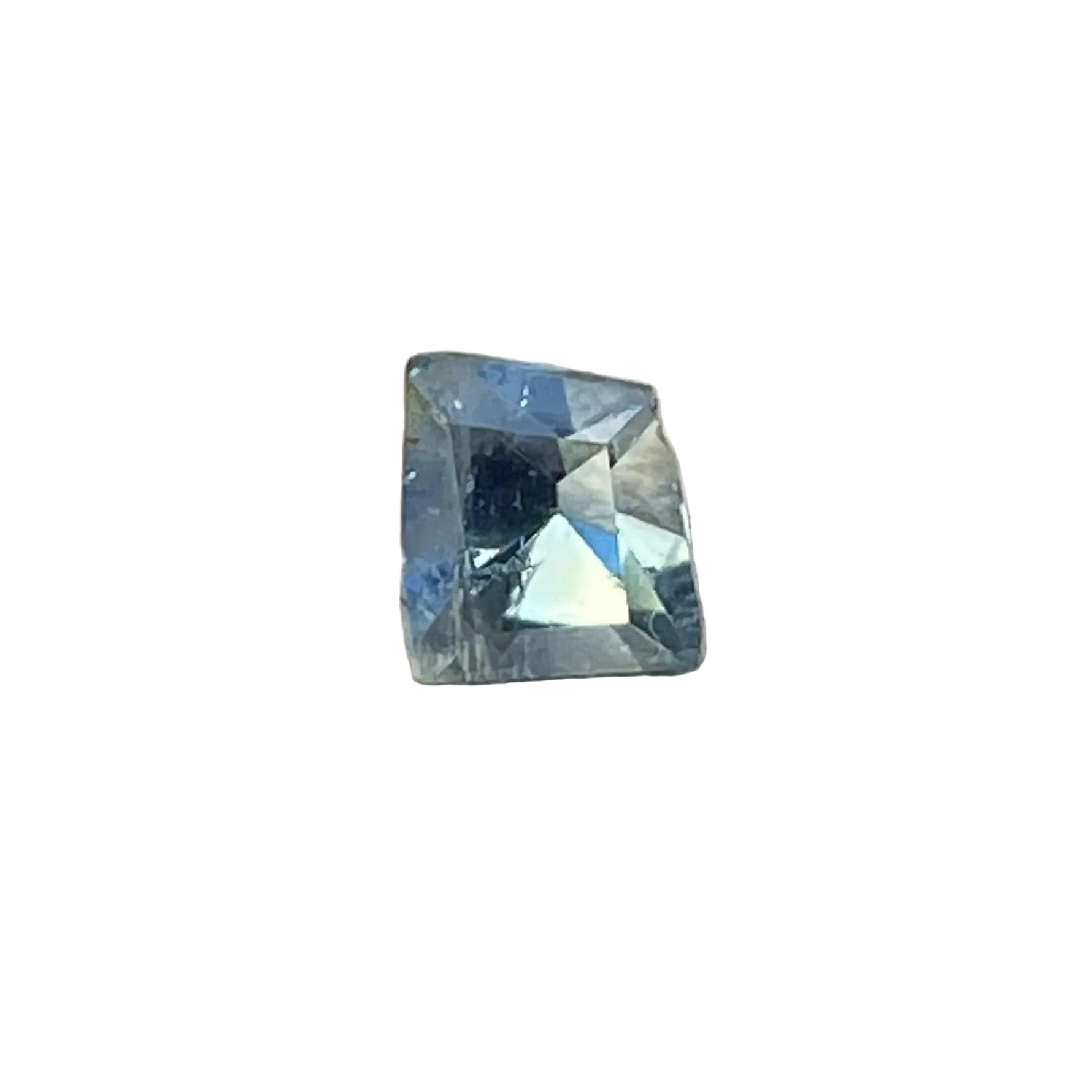 0.59ct blue-green sapphire, freeform 6.25×5.68mm, Madagascar – face-up view