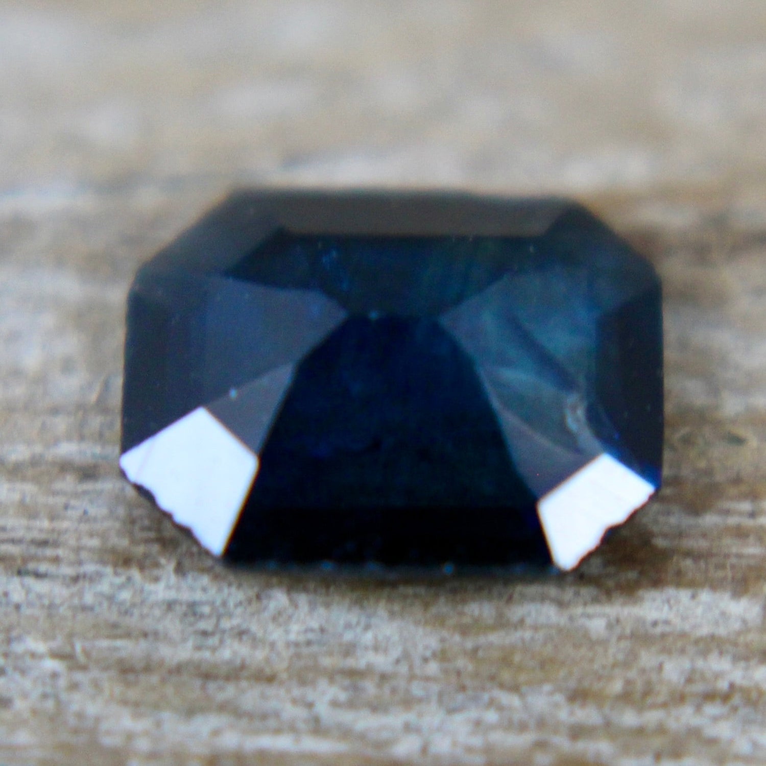 Blue green Madagascan sapphire for engagement rings and fine jewelry