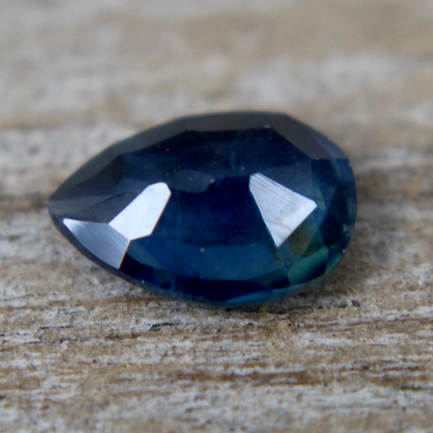 Blue-green sapphire pear shape 6×4.22×2.03 mm – heated Madagascan gemstone