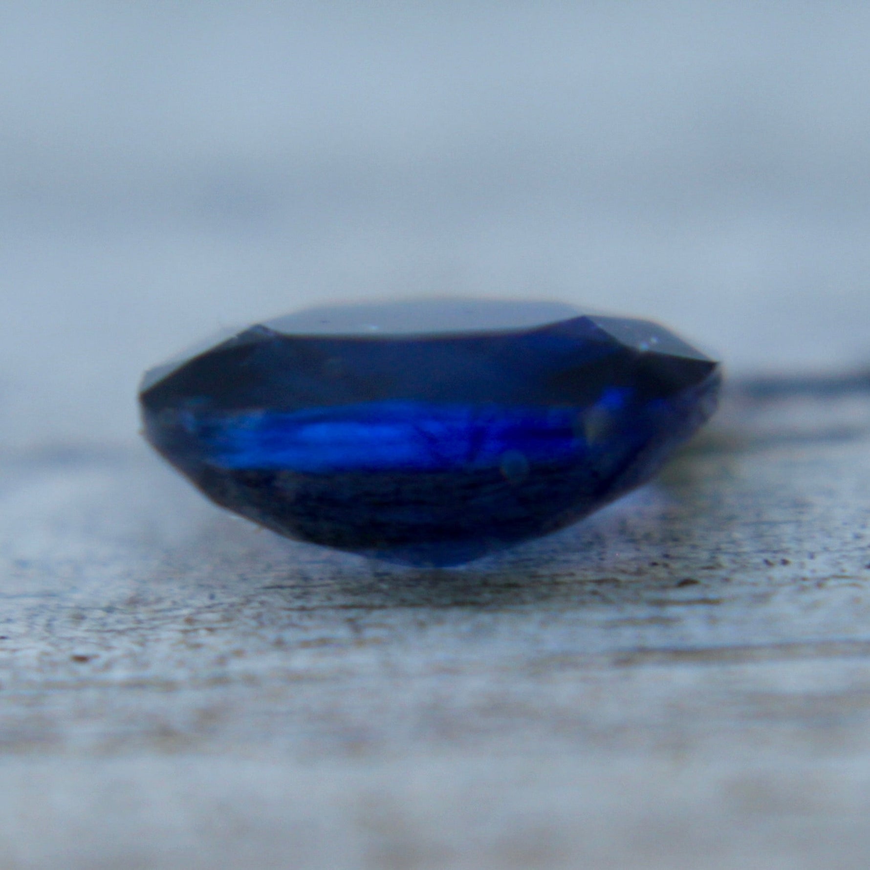 Natural blue sapphire 1.04 ct with SI clarity