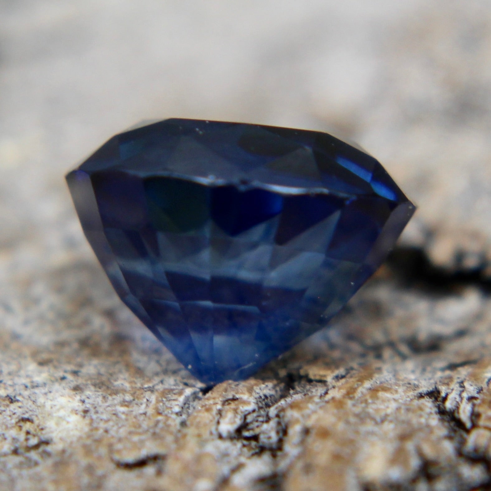 Loose Ceylon blue sapphire for engagement rings