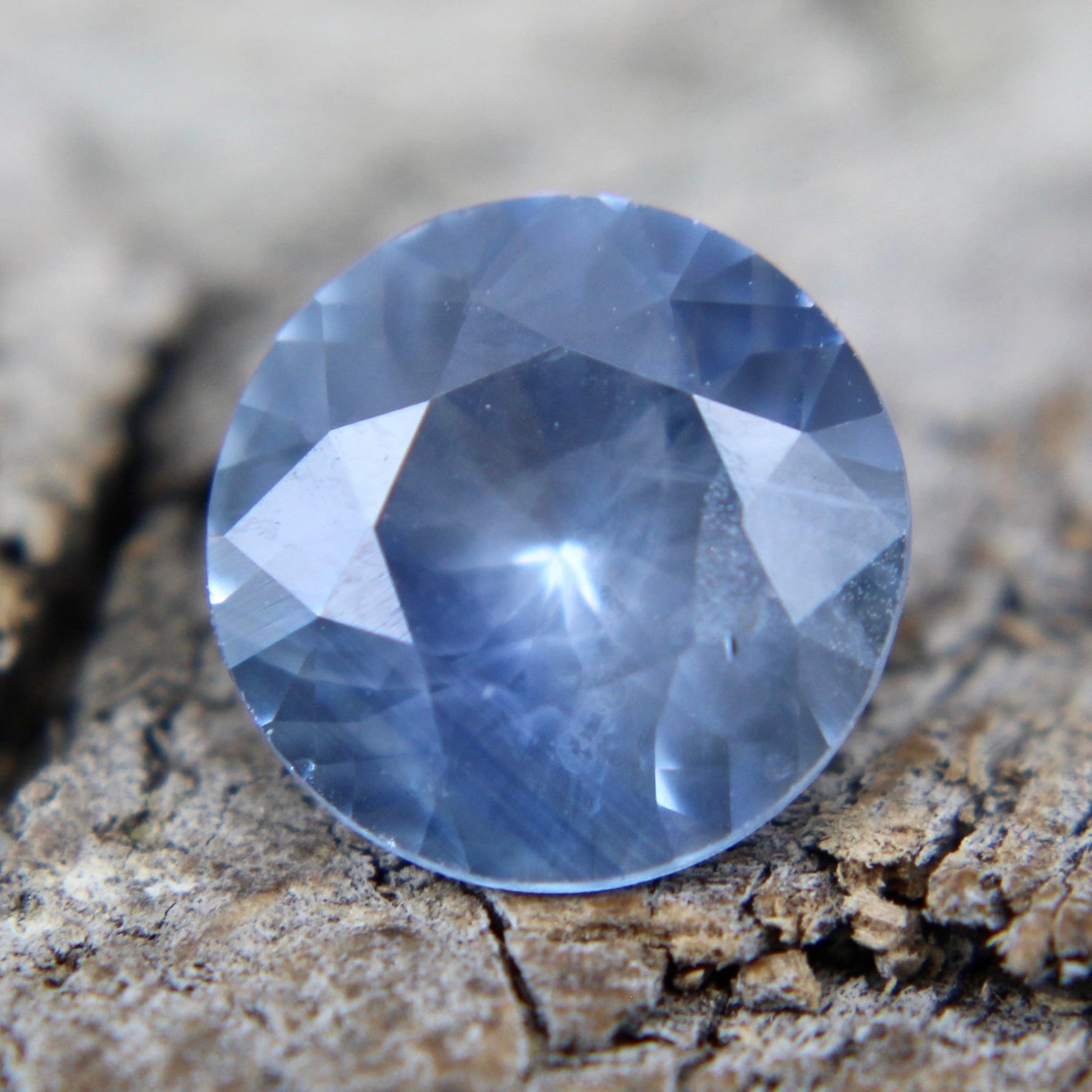 Loose blue sapphire for engagement ring – round cut, 1.20 carat
