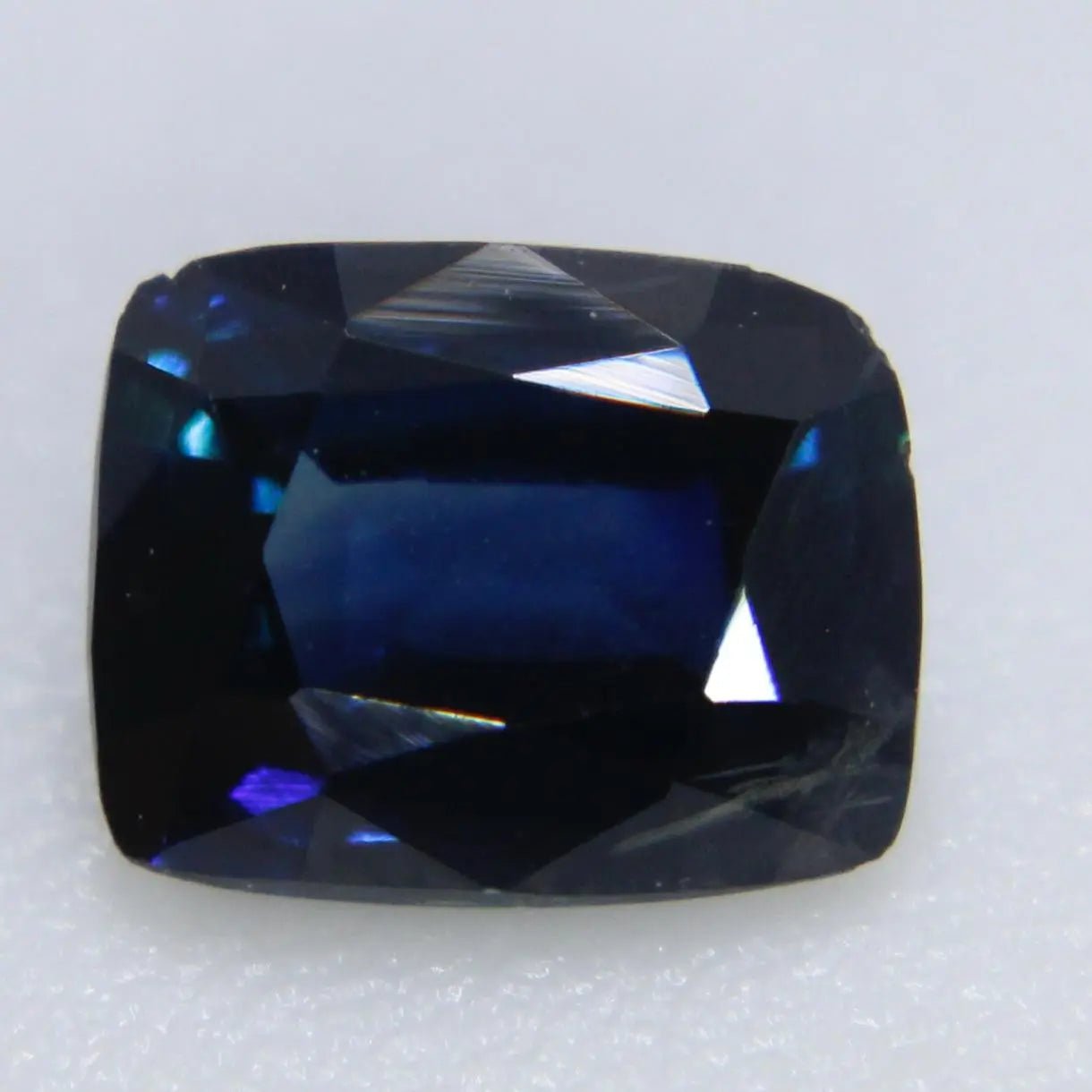 Loose blue sapphire gemstone cushion cut for bespoke jewelry design