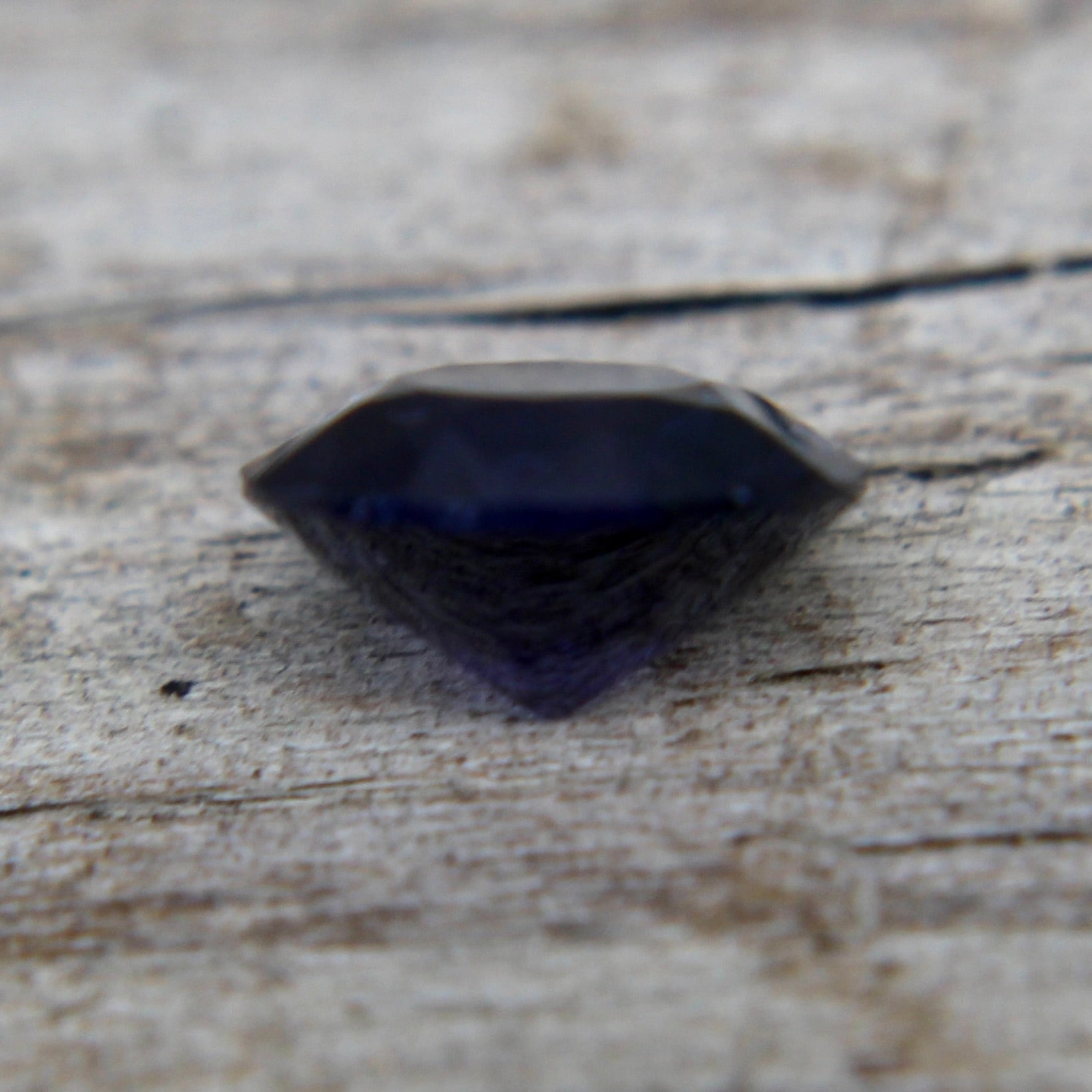 Unheated blue spinel 1.05 carat round stone from Ceylon, eye-clean clarity