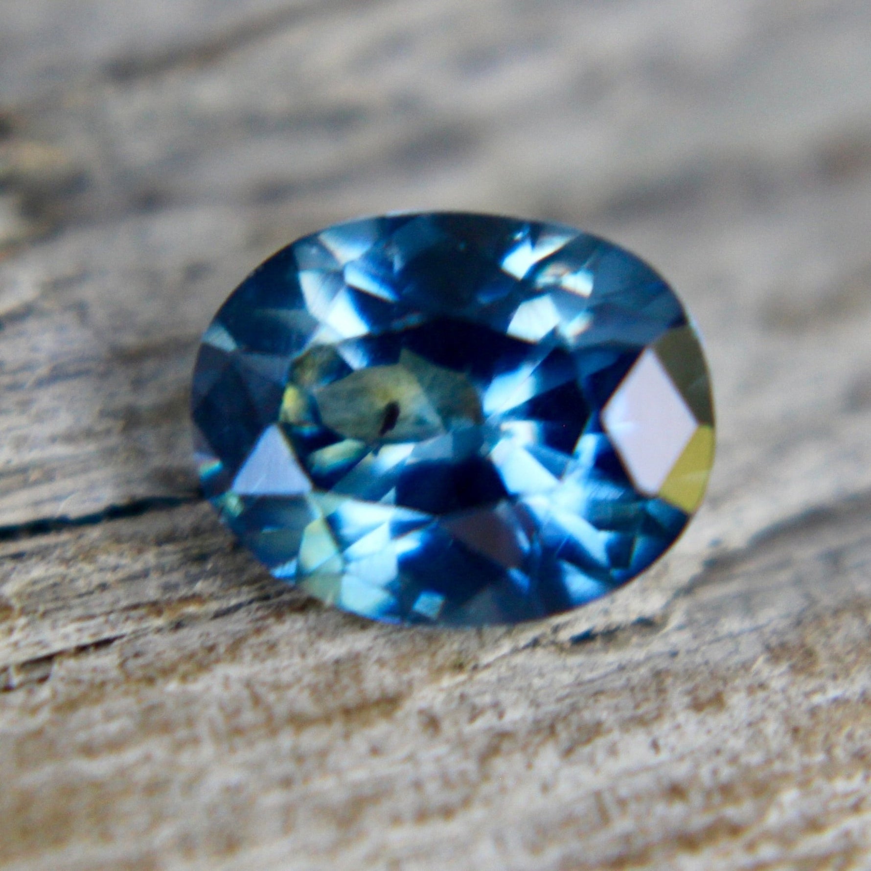 Natural Bluish Green Sapphire - Sapphirepal