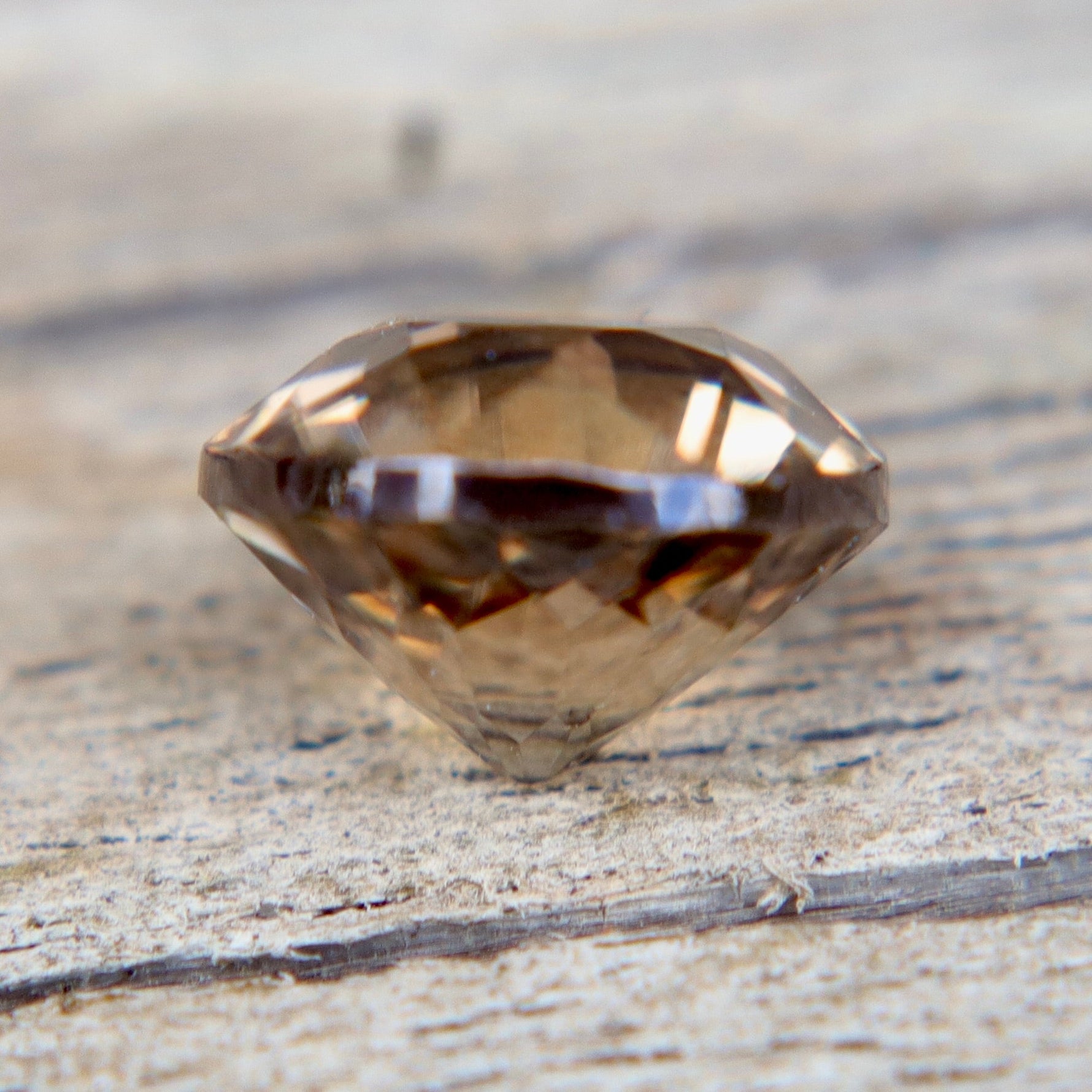 Natural Ceylon brown zircon with high brilliance and fire – loose gemstone for fine jewelry