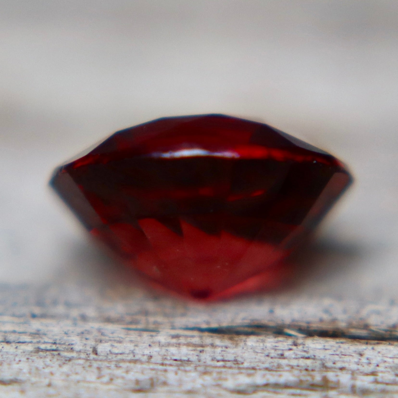 Natural Ceylon Garnet 1.44ct – Round Cut VS | Earth Sourced - Sapphirepal