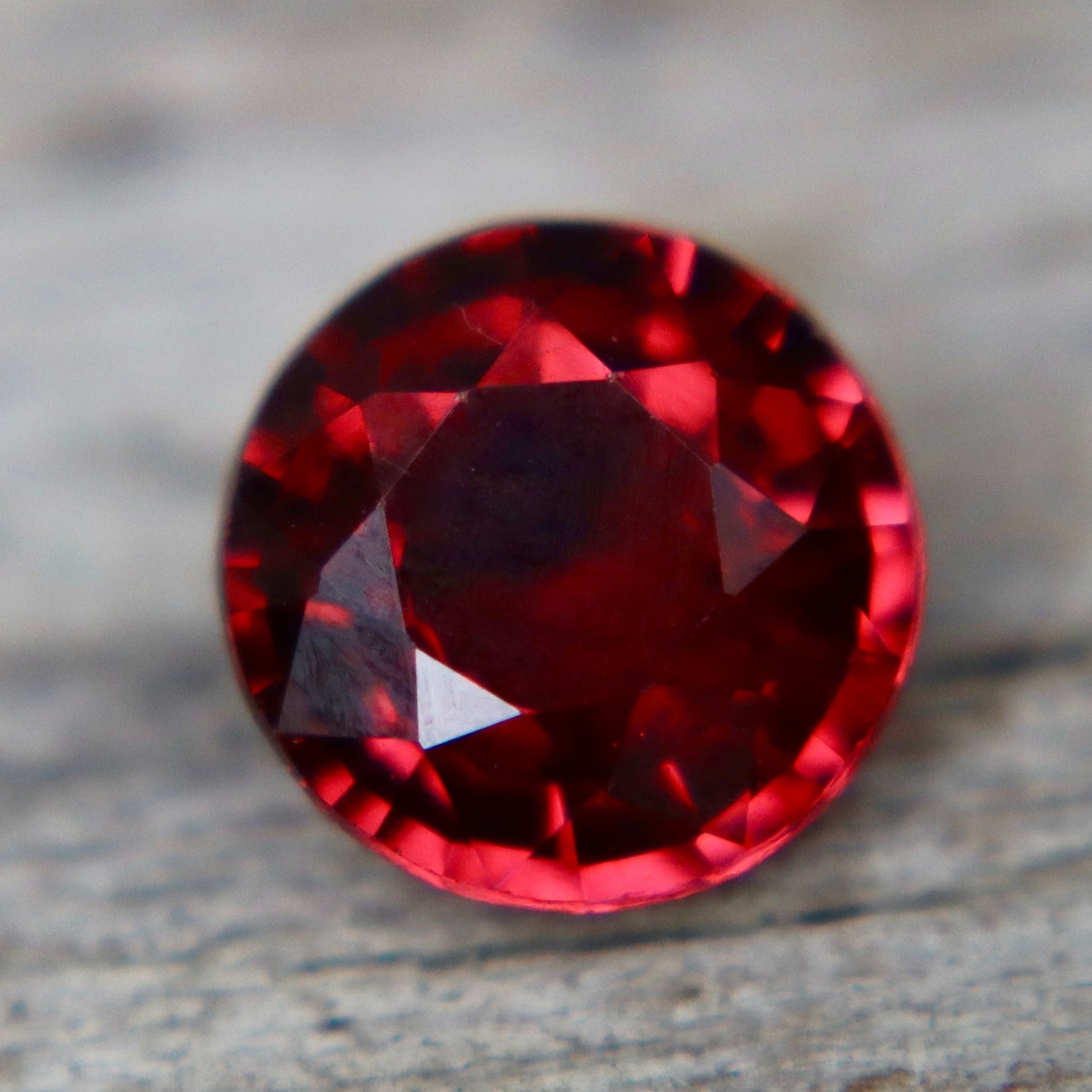 Natural Ceylon Garnet 1.44ct – Round Cut VS | Earth Sourced - Sapphirepal