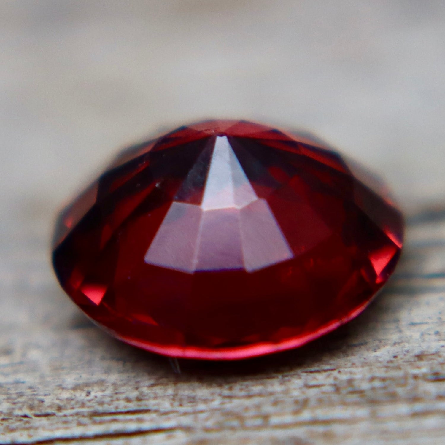 Natural Ceylon Garnet 1.44ct – Round Cut VS | Earth Sourced - Sapphirepal