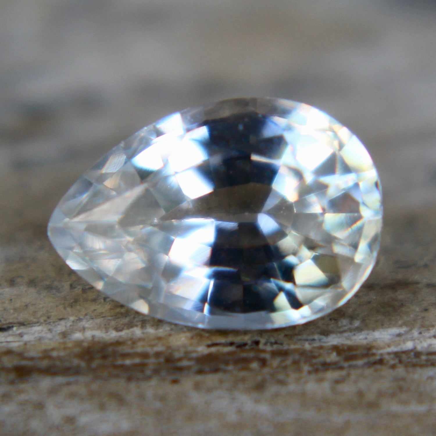 Natural Colourless Sapphire - Sapphirepal
