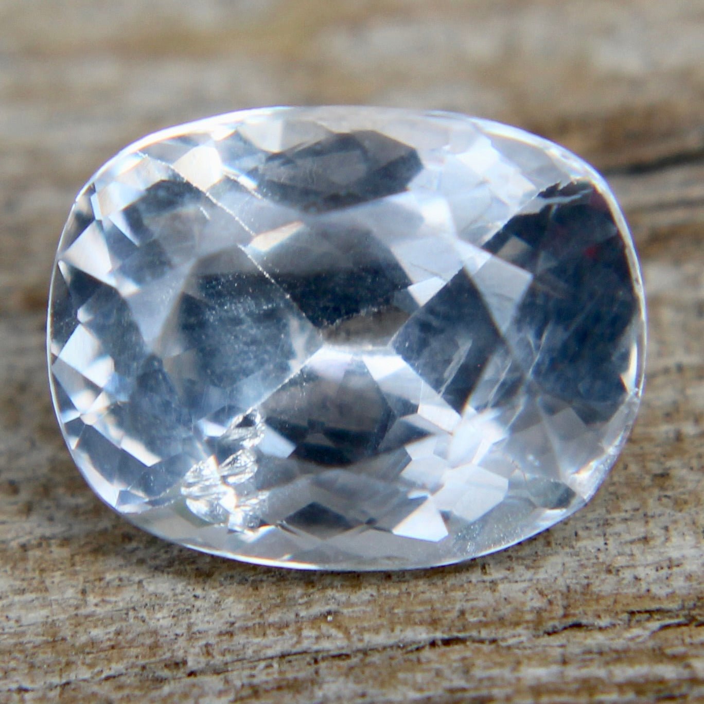 Natural Colourless Sapphire - Sapphirepal
