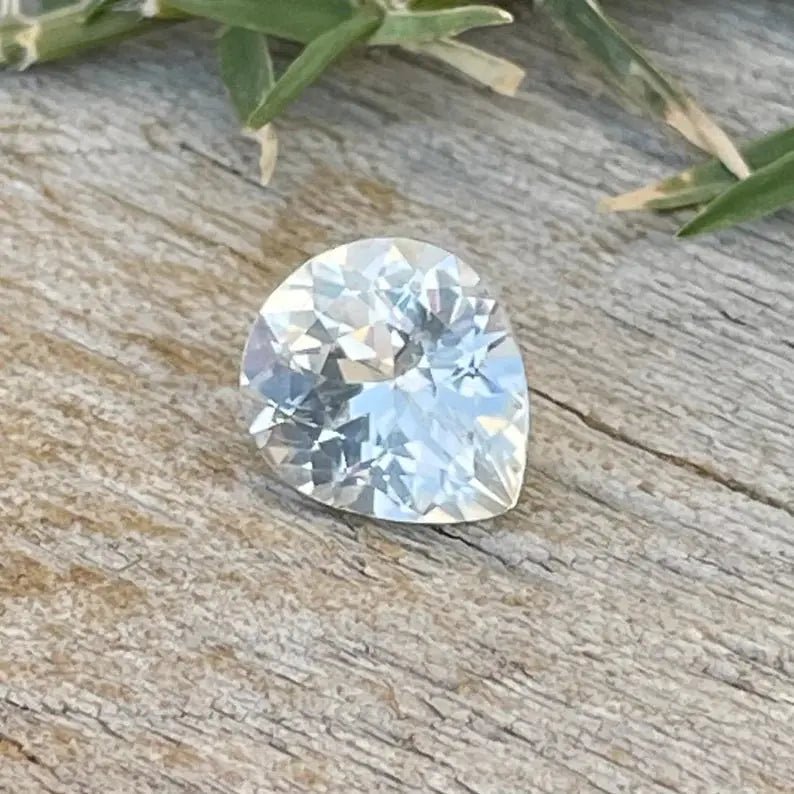 Natural Colourless Sapphire - Sapphirepal