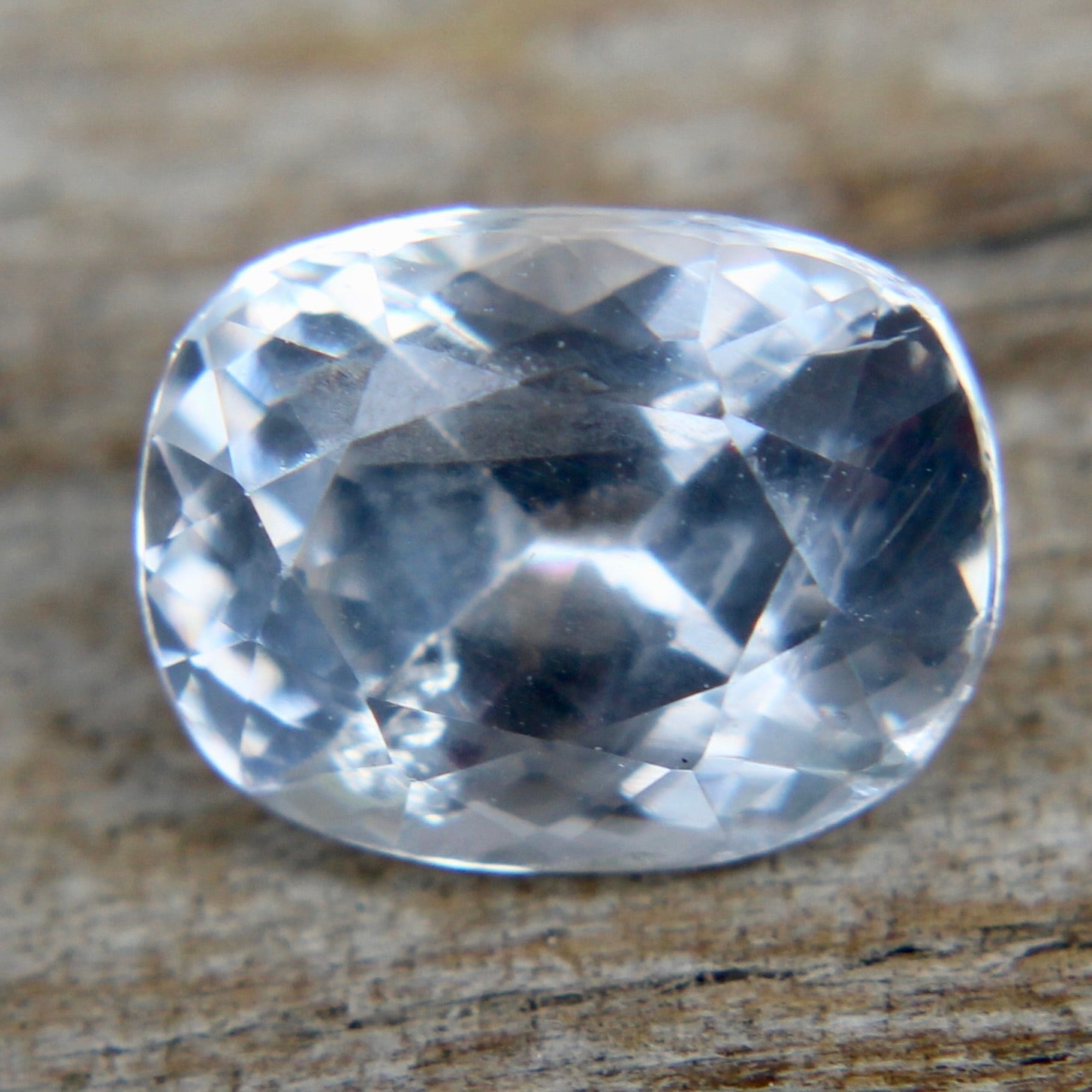 Natural Colourless Sapphire - Sapphirepal