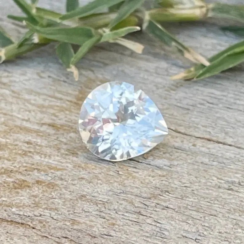 Natural Colourless Sapphire - Sapphirepal