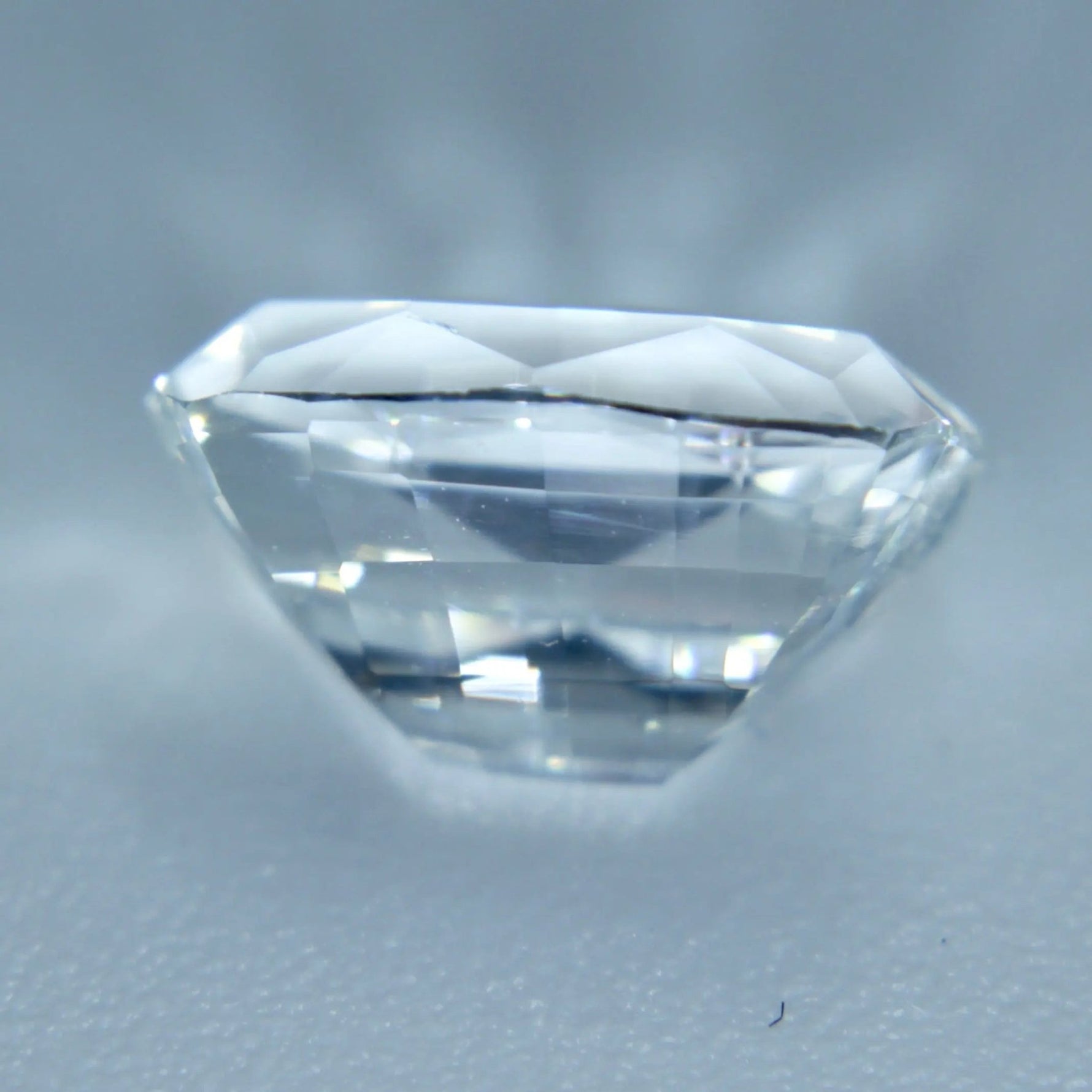 Natural Colourless Sapphire - Sapphirepal