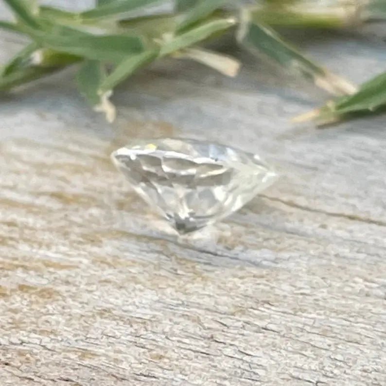 Natural Colourless Sapphire - Sapphirepal