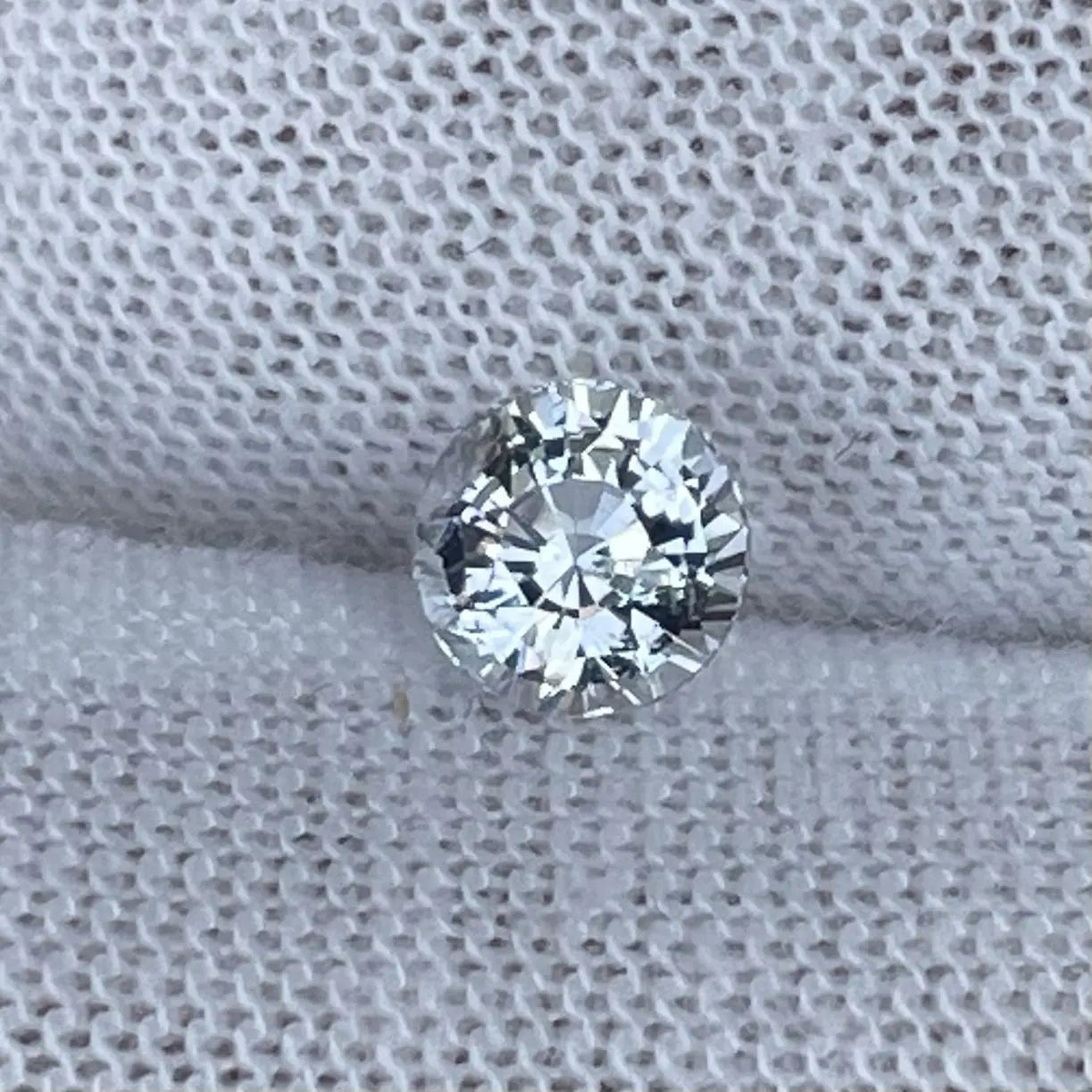 Natural Colourless Sapphire - Sapphirepal