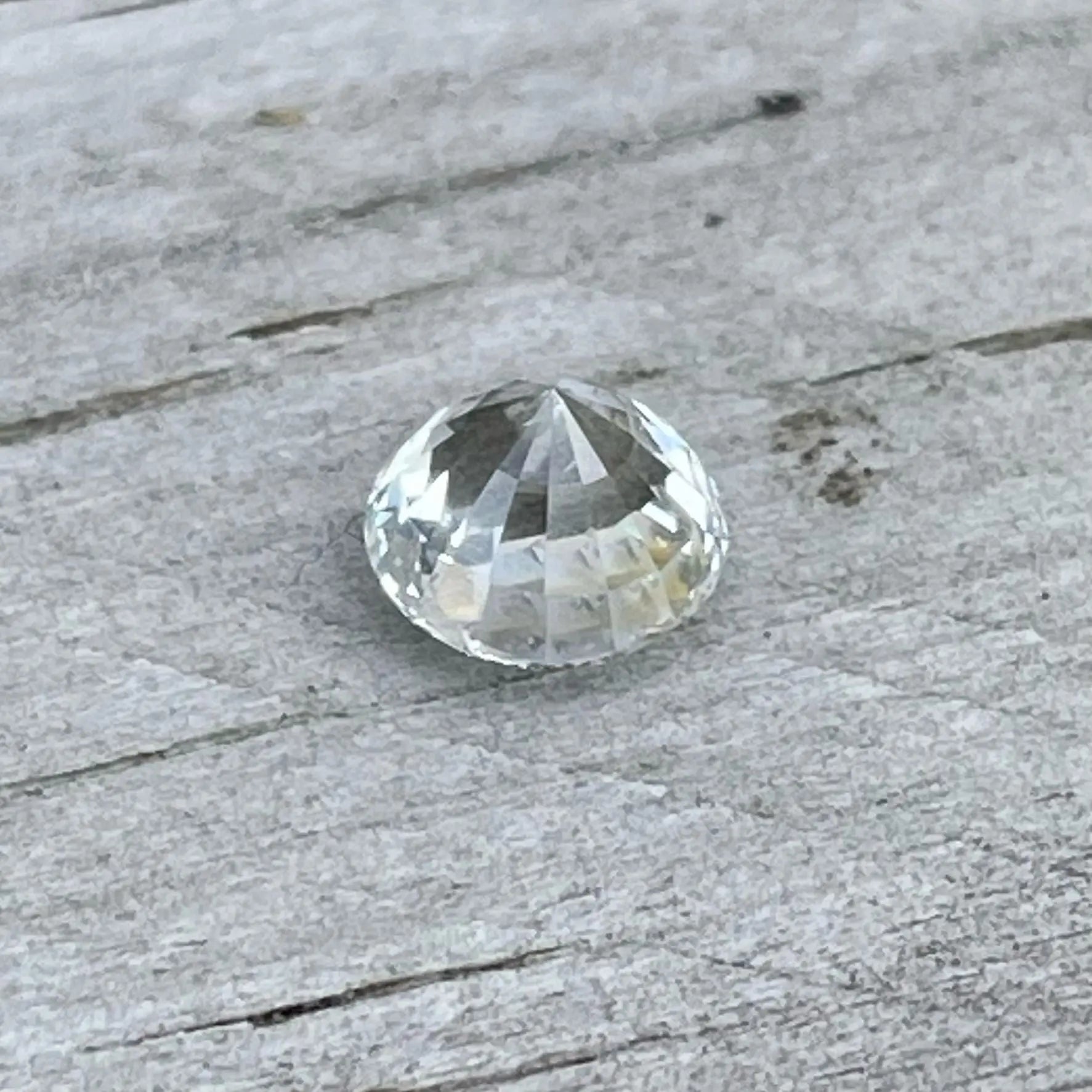 Natural Colourless Sapphire - Sapphirepal