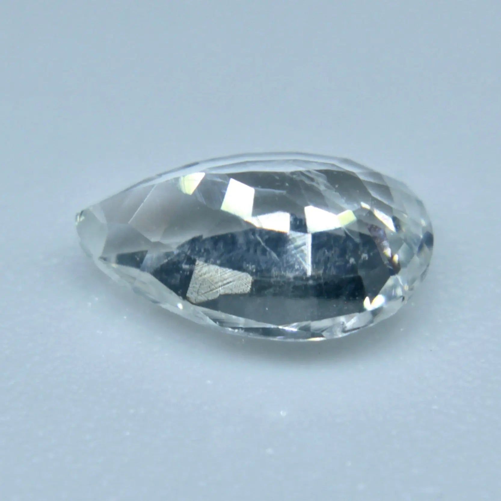 Natural Colourless Sapphire - Sapphirepal